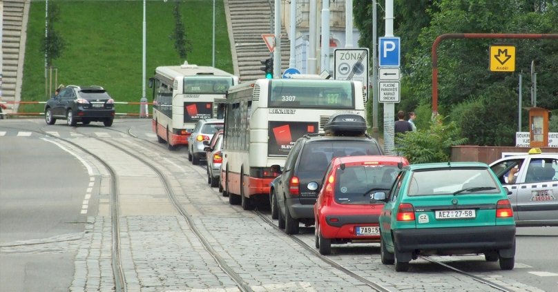 Také stojíte každé ráno v kolonách? Dopravní situace se dá řešit, je ale potřeba s tím začít