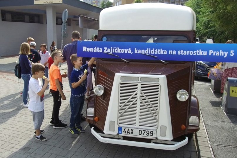 ODS Praha 5: Na Barrandov přijelo na vysvědčení zmrzlinové auto