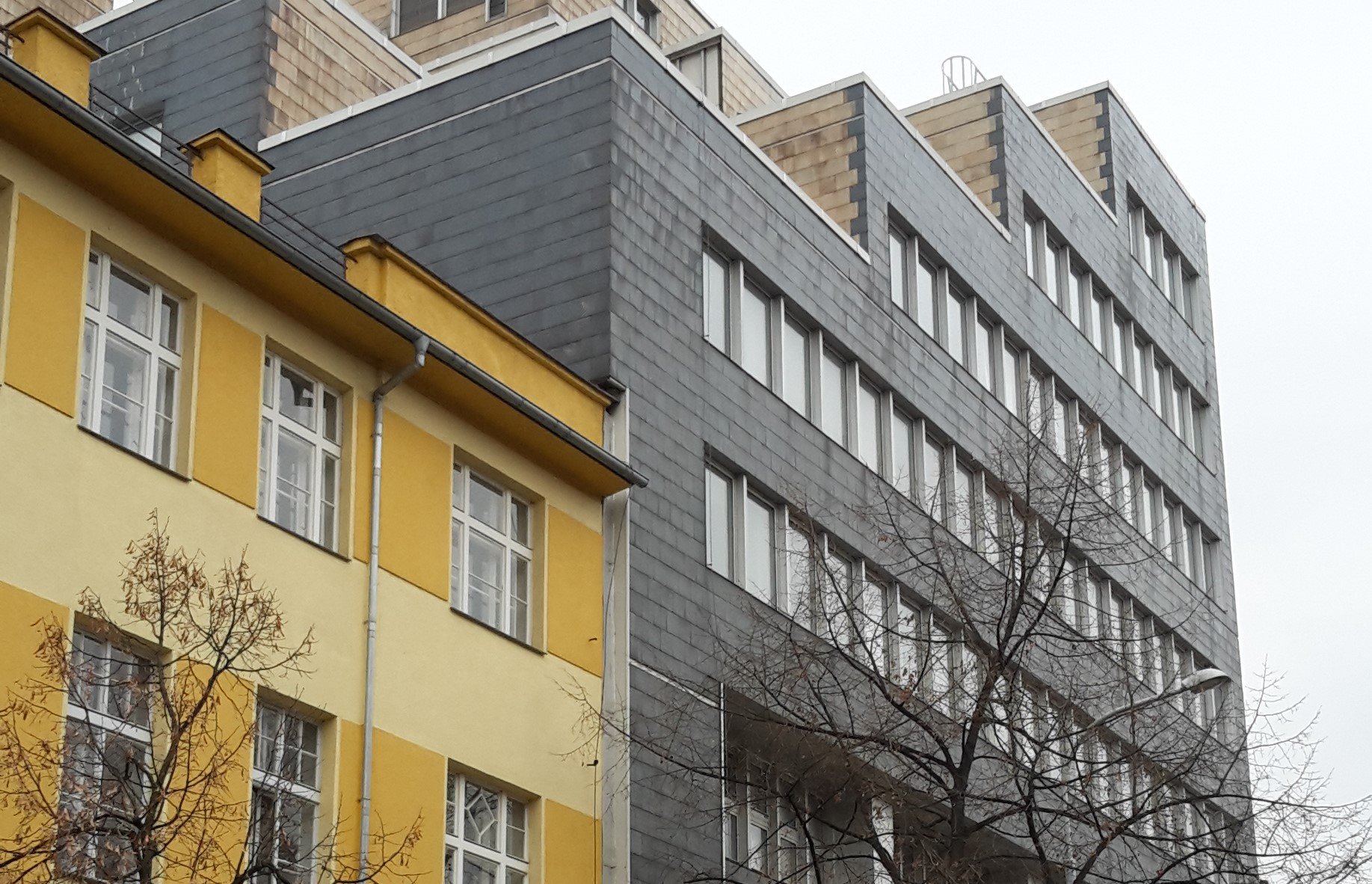 Nová radnice Prahy 7? Drahá a malá
