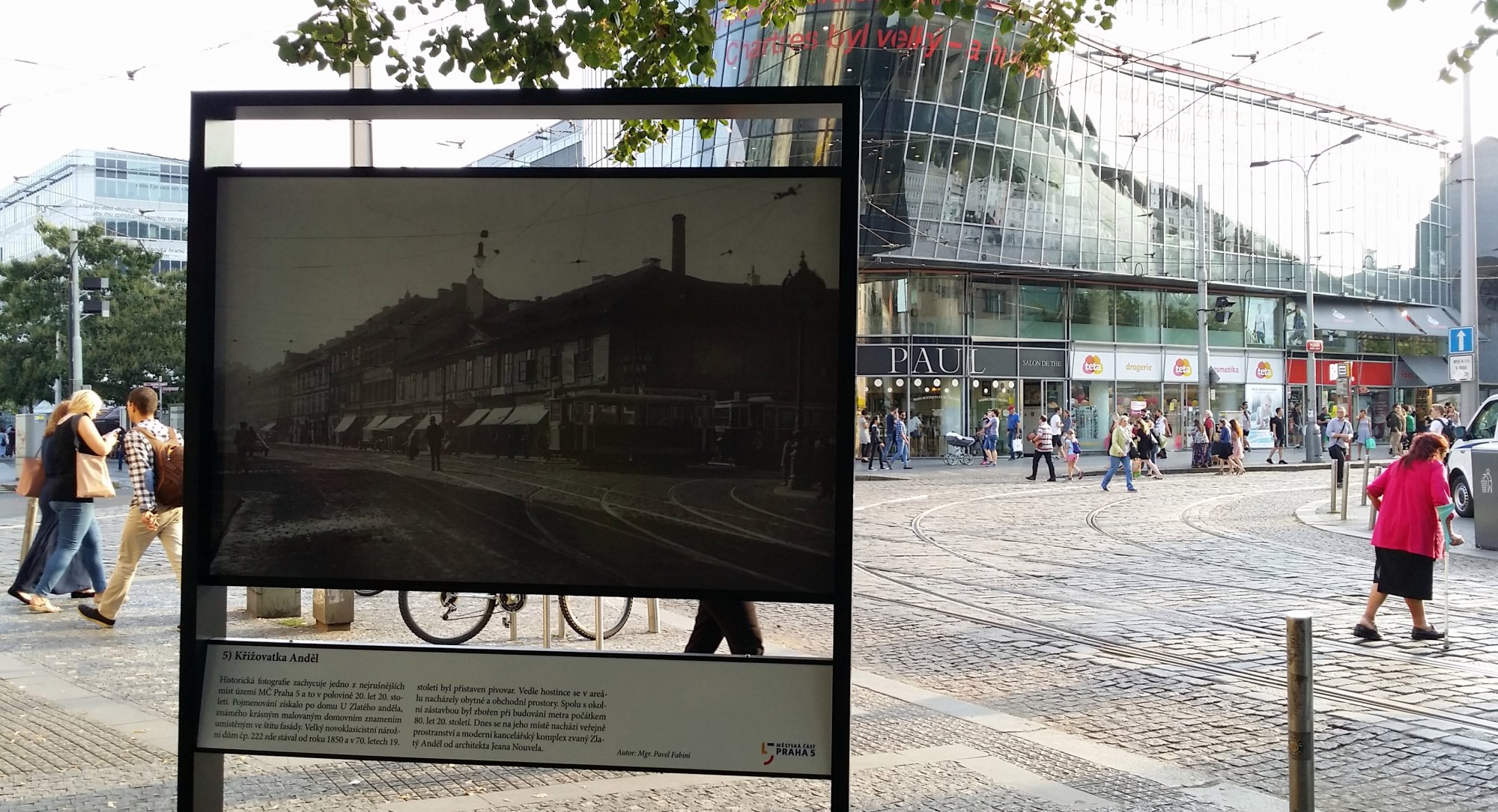 Výstava „Zrcadlo doby“ zachycuje proměny MČ Praha 5
