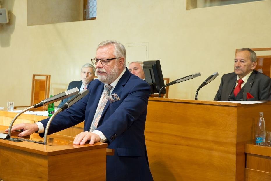 Jiří Oberfalzer byl zvolen místopředsedou Senátu