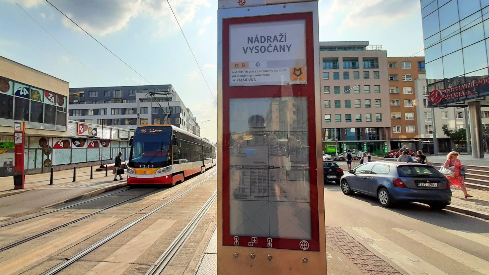 Tramvajový označník ve Vysočanech stál DPP téměř půl milionu korun