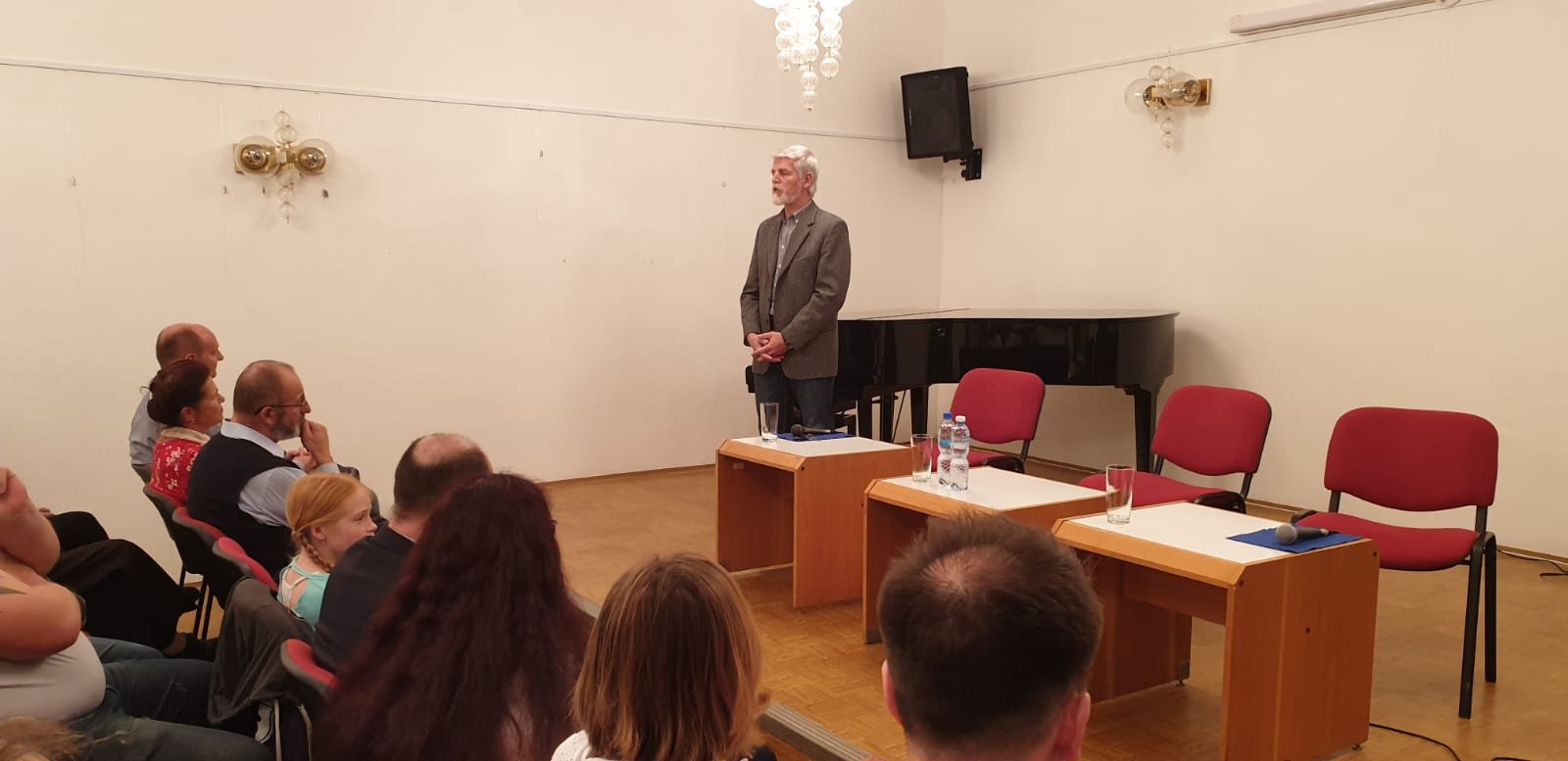 Veřejná debata s Petrem Pavlem