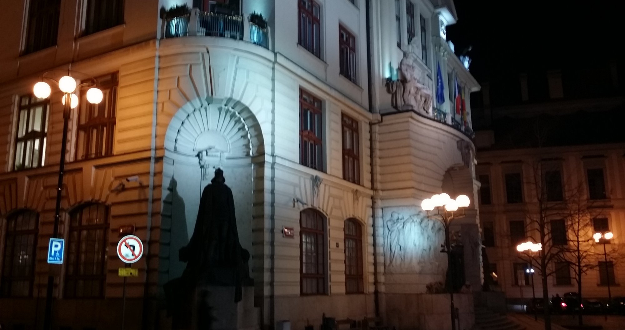 Alfonsi Muchovi navzdory – Praha epopej nezíská
