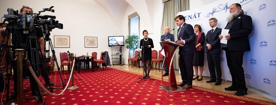 Senátorský klub ODS: Obrana života i se zbraní patří k právům občana ve svobodné a demokratické společnosti