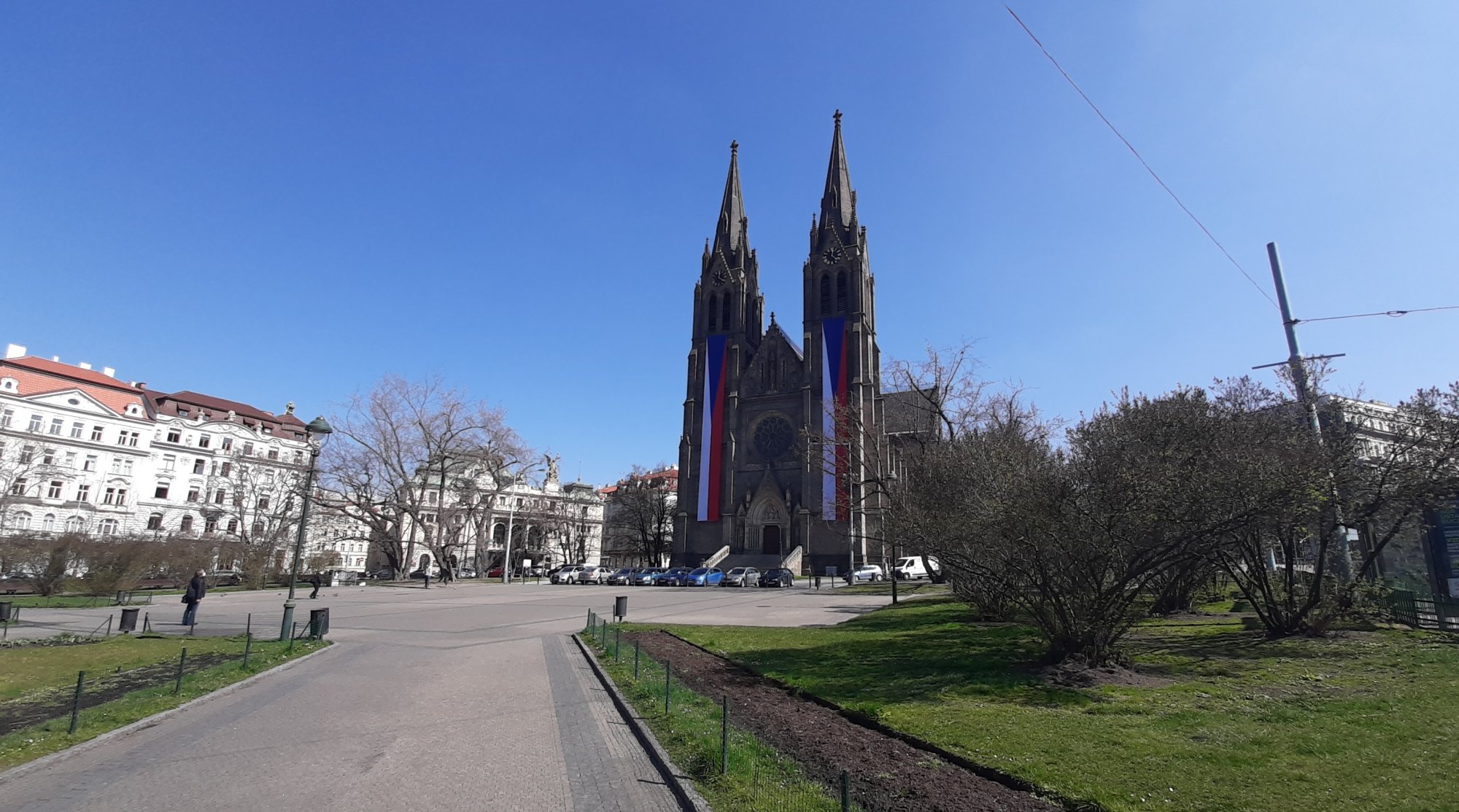 Praha 2 začne svým občanům rozdávat dezinfekci