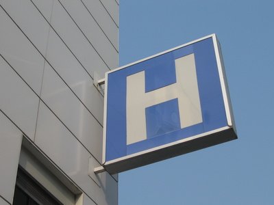 Šesté nemocnici hrozí krach