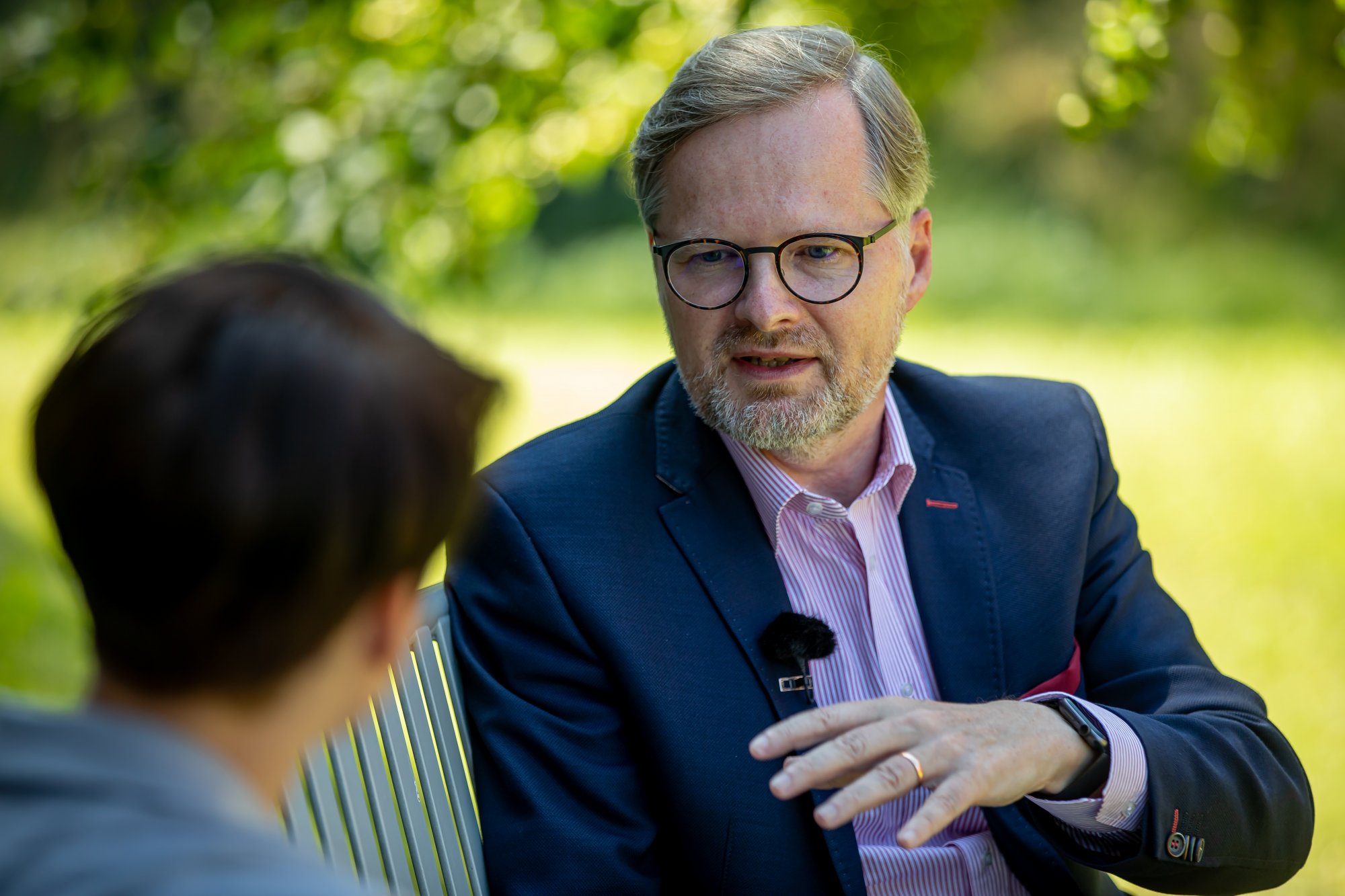 Jako premiér bych si nehrál se sirkami. Kroky vlády připomínají politické šílenství