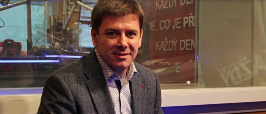 20 minut Radiožurnálu: Každý, kdo hlasoval pro snížení daní, by měl přicházet s návrhy na úspory