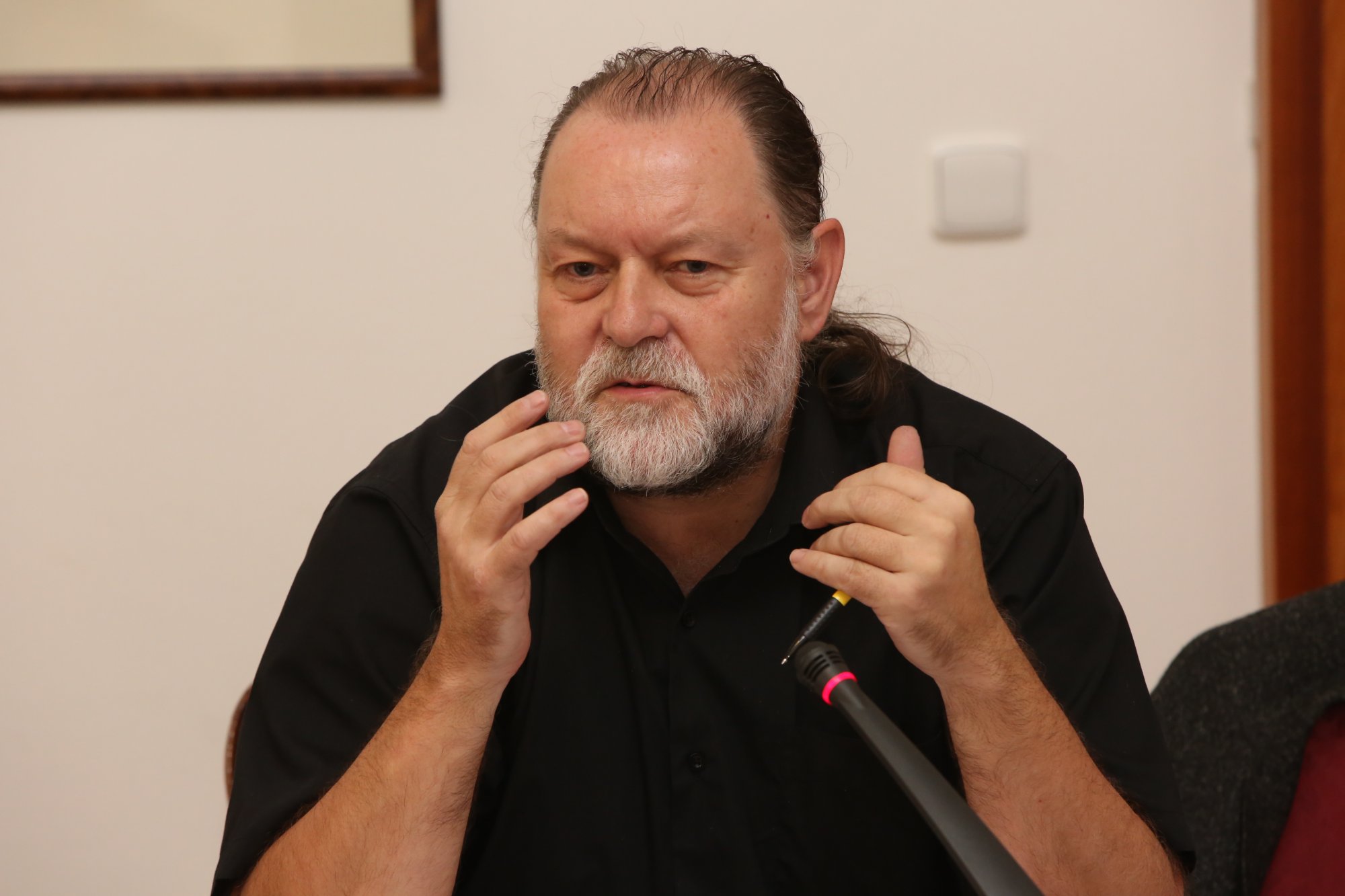 Zaznělo z ODS: Pokud bude nedostatek vakcín od západních spojenců, objednejme z Ruska a Číny. Ale pozor...