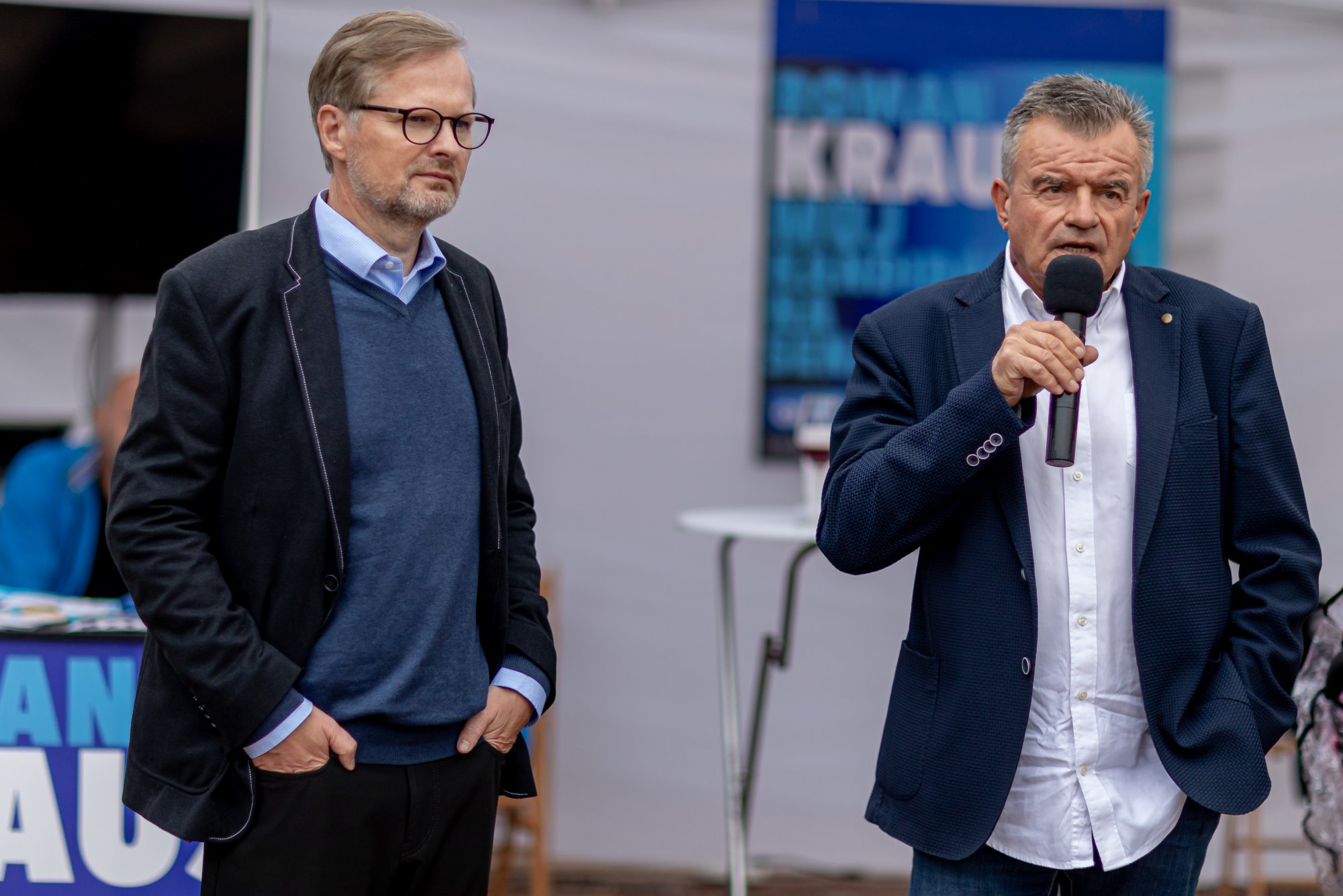 Vláda je autoritativně řízena jedním člověkem. Nikdo schopný už o post ministra zdravotnictví nestojí