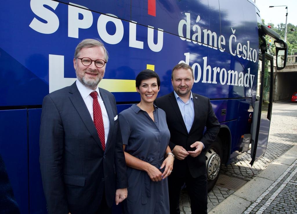 Koalice SPOLU startuje letní kampaň, chystá volební autobus a letní kina