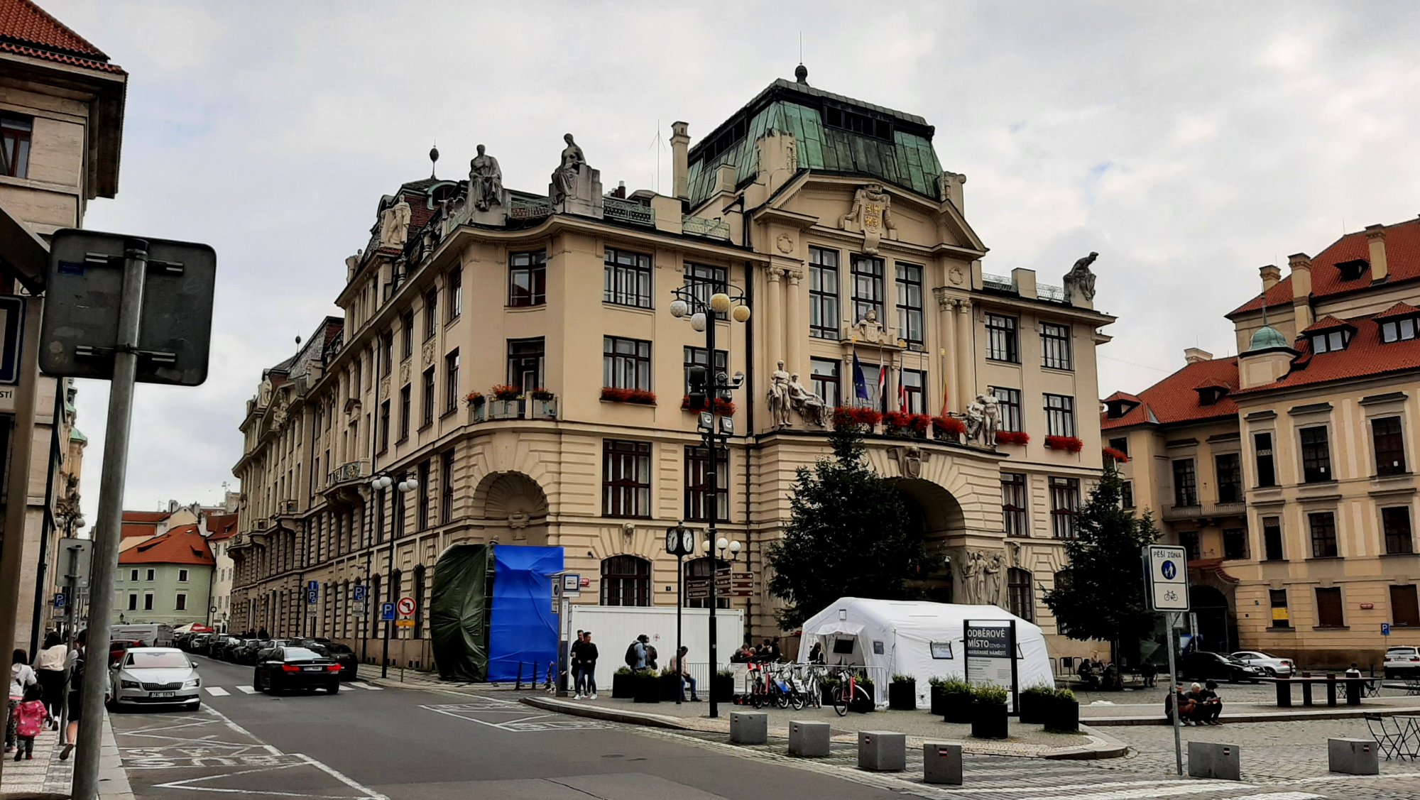 ODS Praha: Magistrátní koalice odmítla projednat návrh na změnu systému modrých zón. Systém parkovacích zón v Praze bobtná, Pražané ovšem žádnou službu navíc nedostávají.