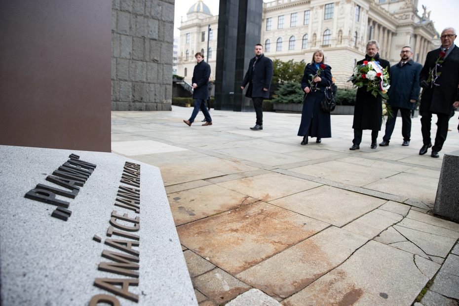 Předseda Senátu Miloš Vystrčil s manželkou si dnes připomněli oběť Jana Palacha