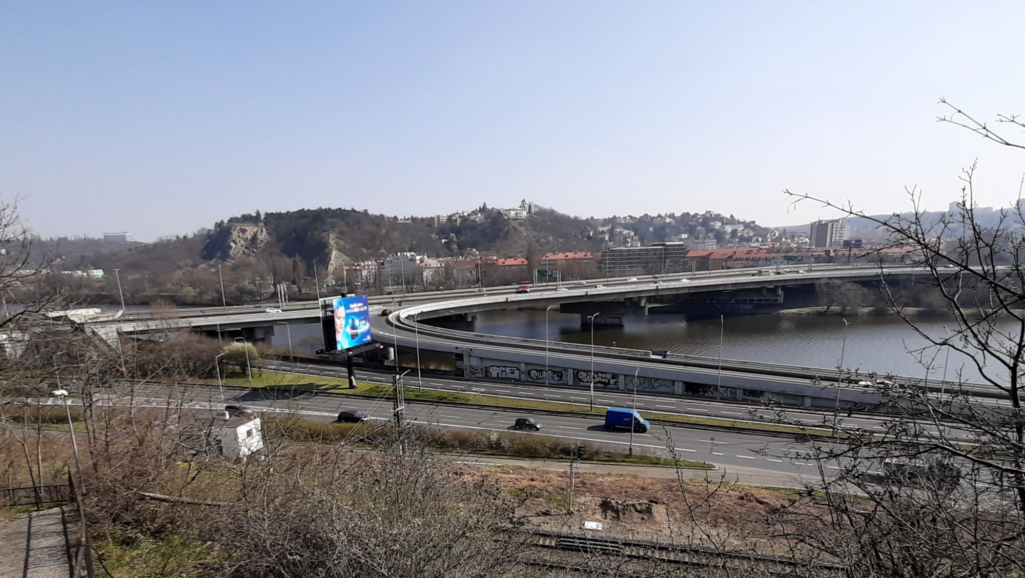 Na jaře má začít oprava Barrandovského mostu, ale nejsou dohodnuté objízdné trasy, ani opatření v MHD, upozorňuje pražská ODS