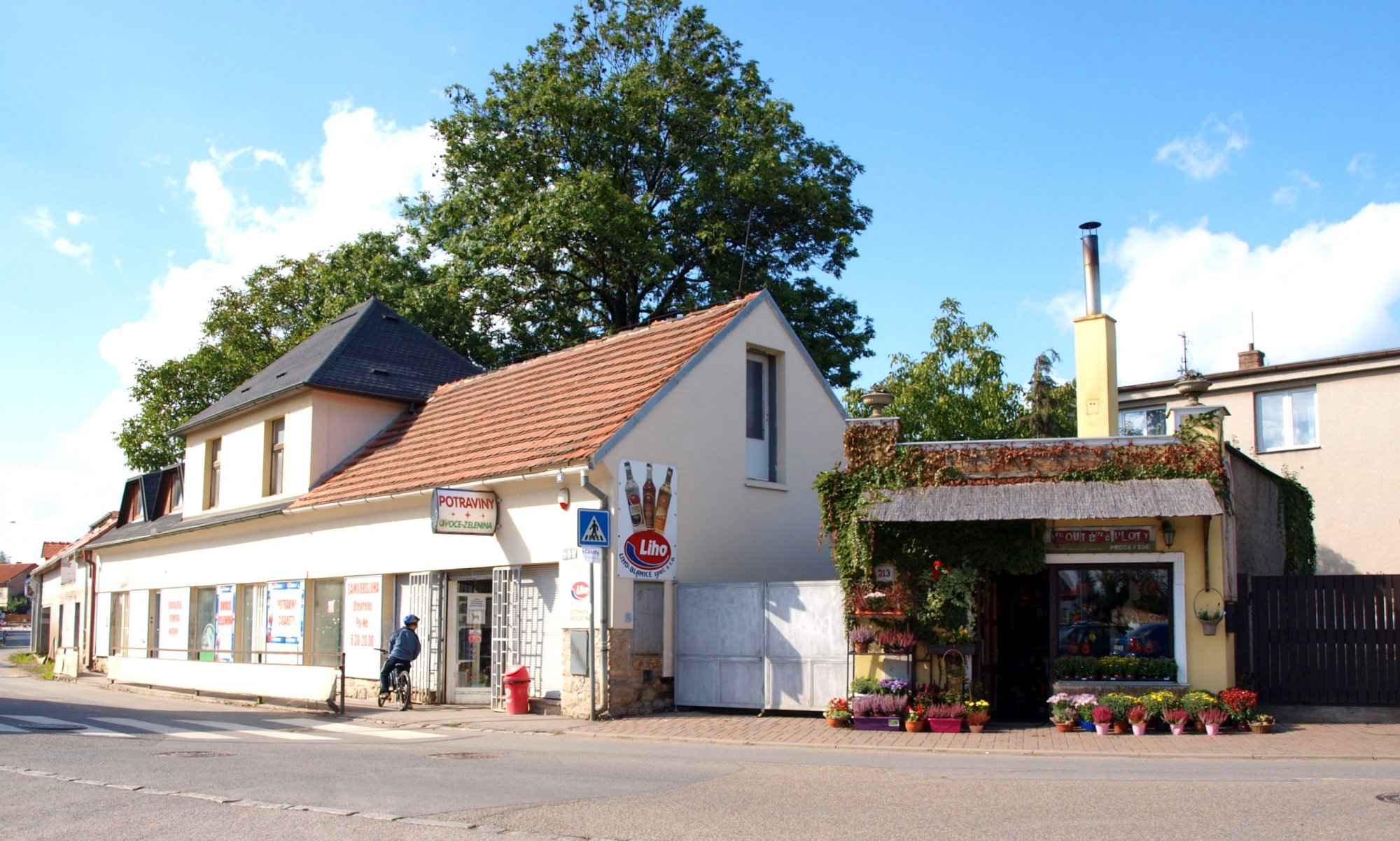 Slivenec a chybějící služby