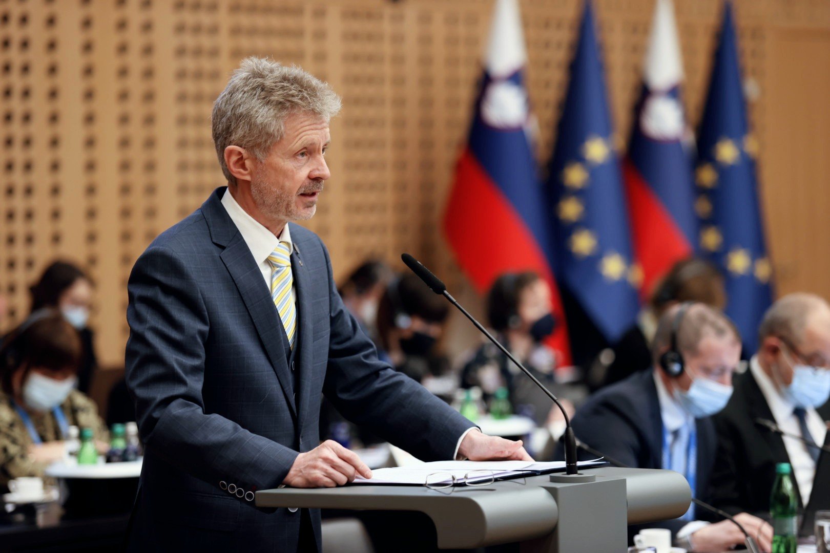 Postavme se proti prodeji naší nezávislosti a jasně podpořme boj za svobodu a demokracii