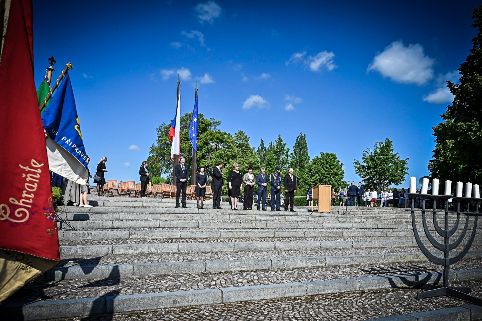 Premiér Petr Fiala uctil v Terezíně památku obětí nacistické perzekuce