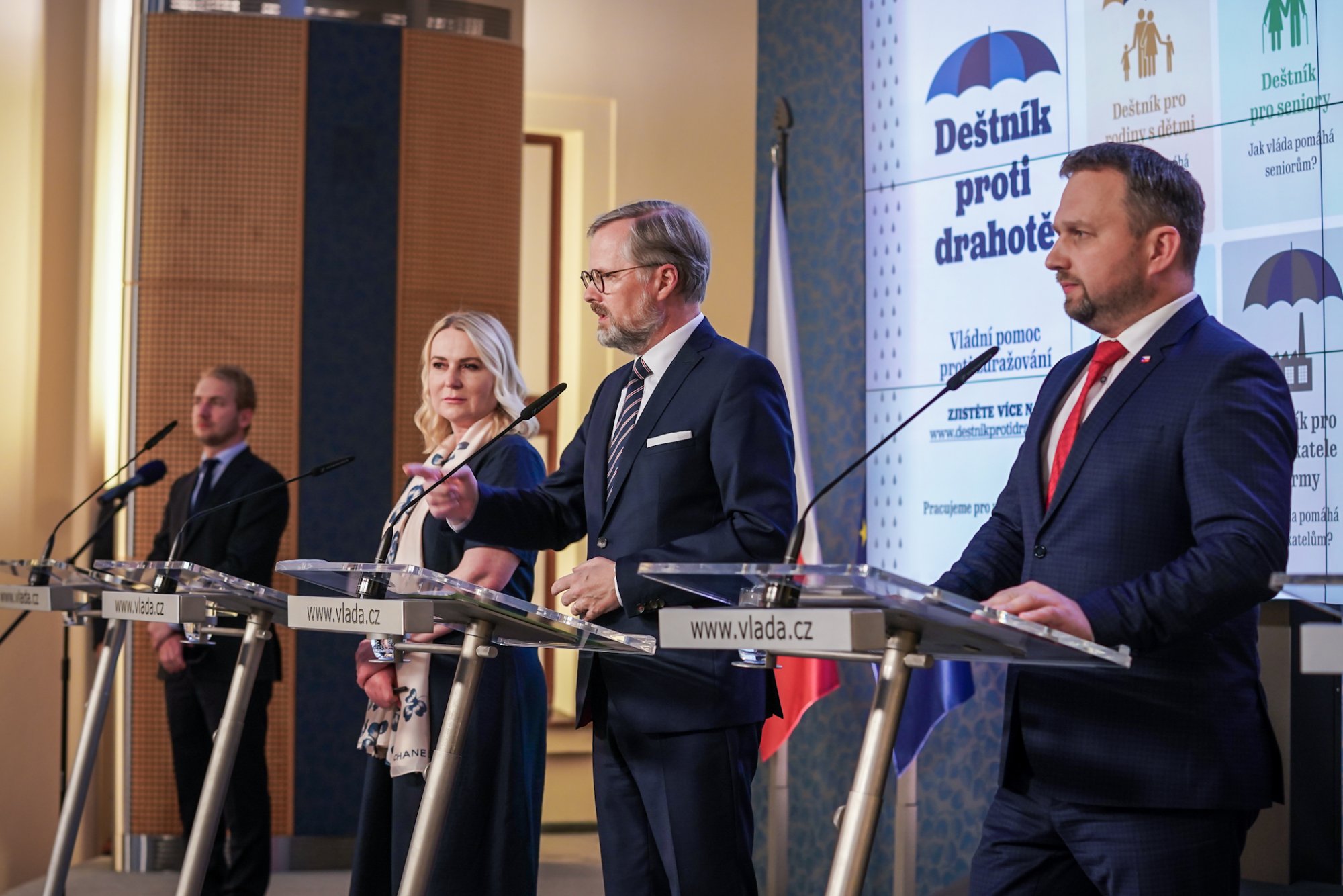 Vláda schválila návrhy změn zákonů v sociální oblasti, pomohou rodinám s dětmi, pěstounům či zájemcům o zkrácené pracovní úvazky