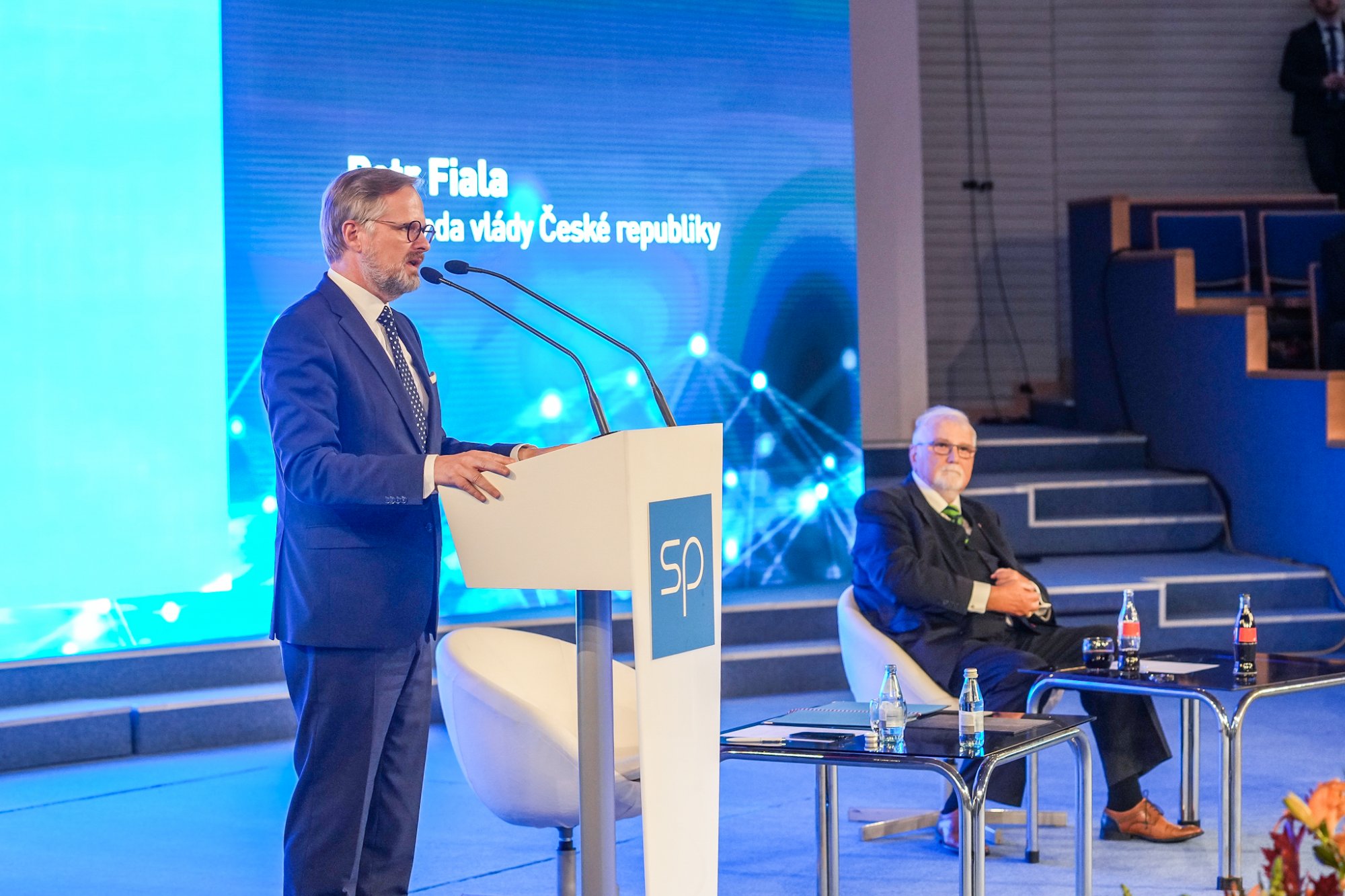 Premiér Fiala navštívil sněm Svazu průmyslu a dopravy a prohlédl si několik expozic na Mezinárodním strojírenském veletrhu v Brně