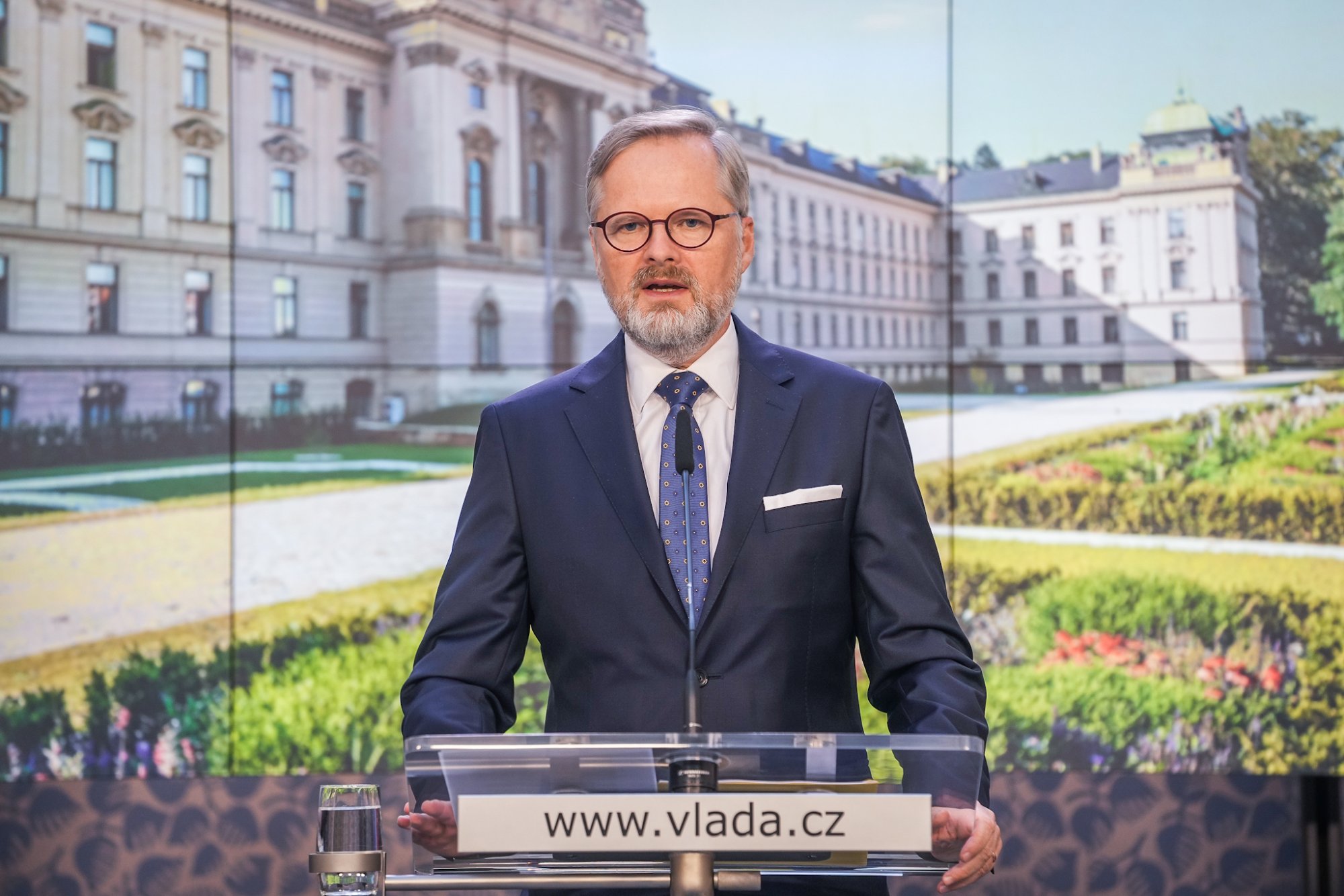 Vláda schválila nařízení, kterým zastropovala ceny energií, prodloužila také dočasné kontroly na hranicích se Slovenskem