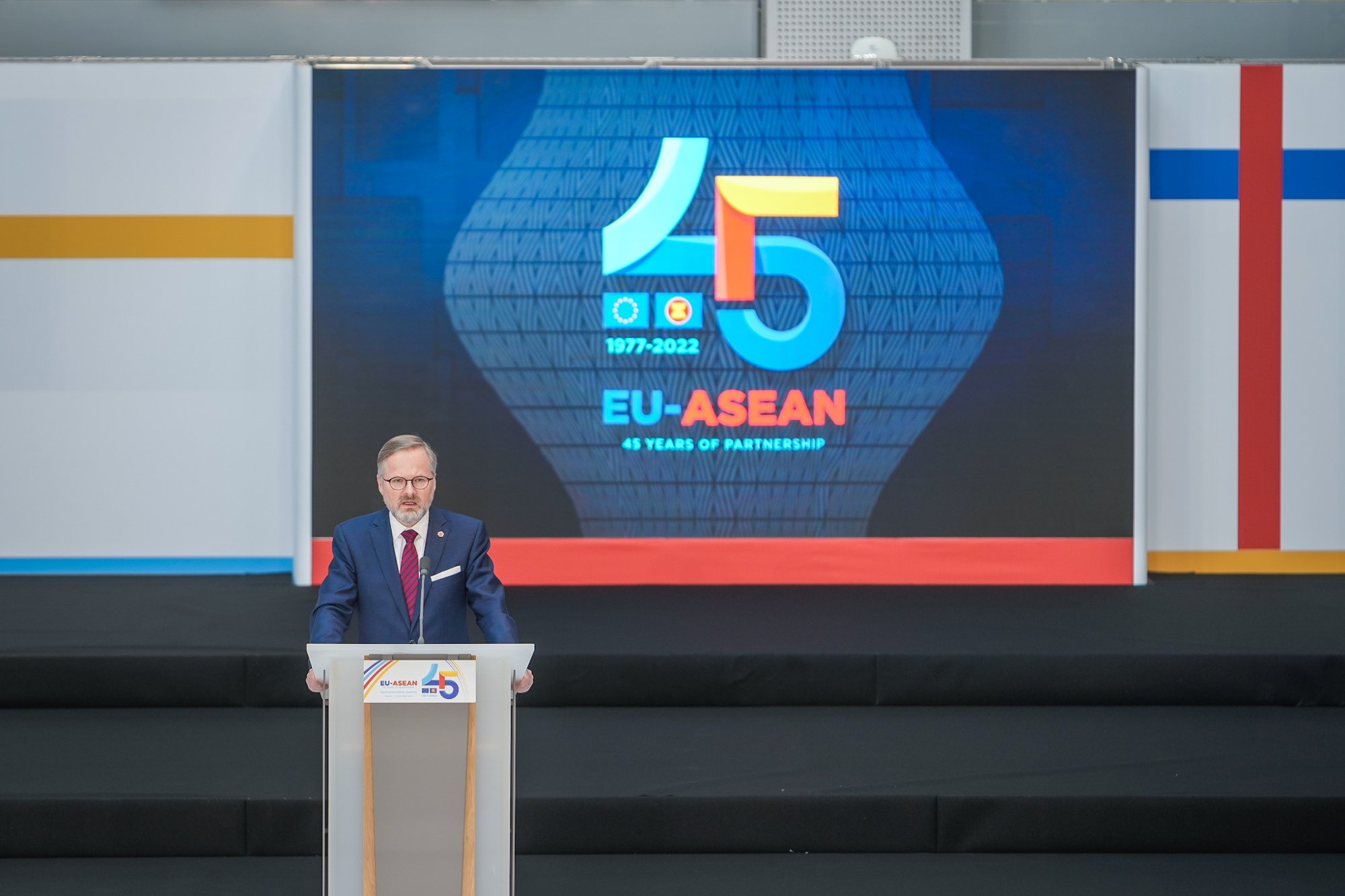 Premiér se v Bruselu zúčastnil summitu EU a Sdružení národů Jihovýchodní Asie (ASEAN)