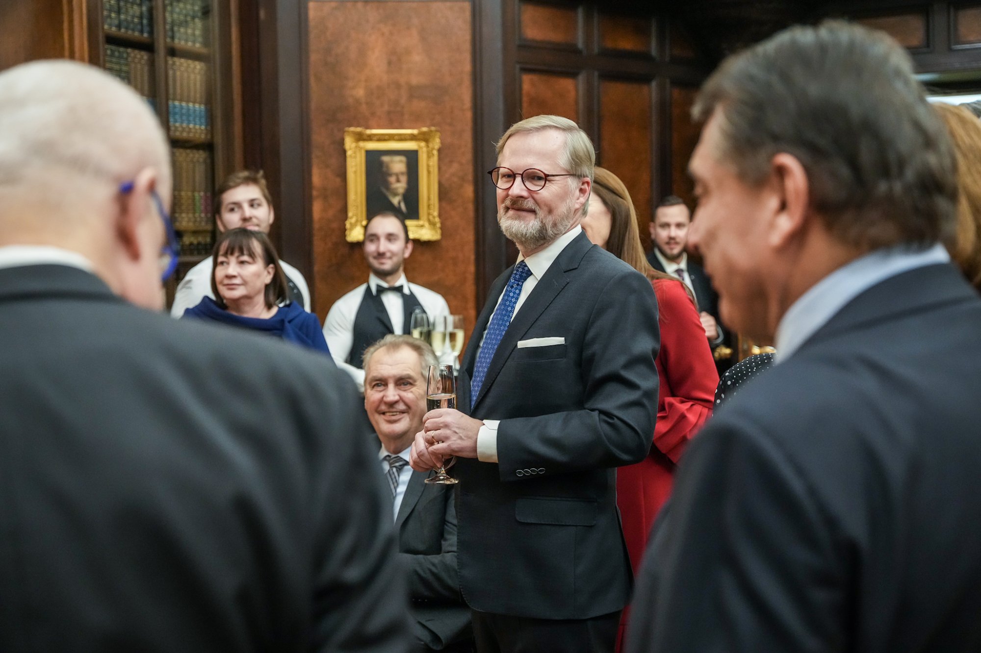 Premiér Fiala u příležitosti 30. výročí vzniku samostatné České republiky uspořádal večeři s předchozími předsedy vlád ČR