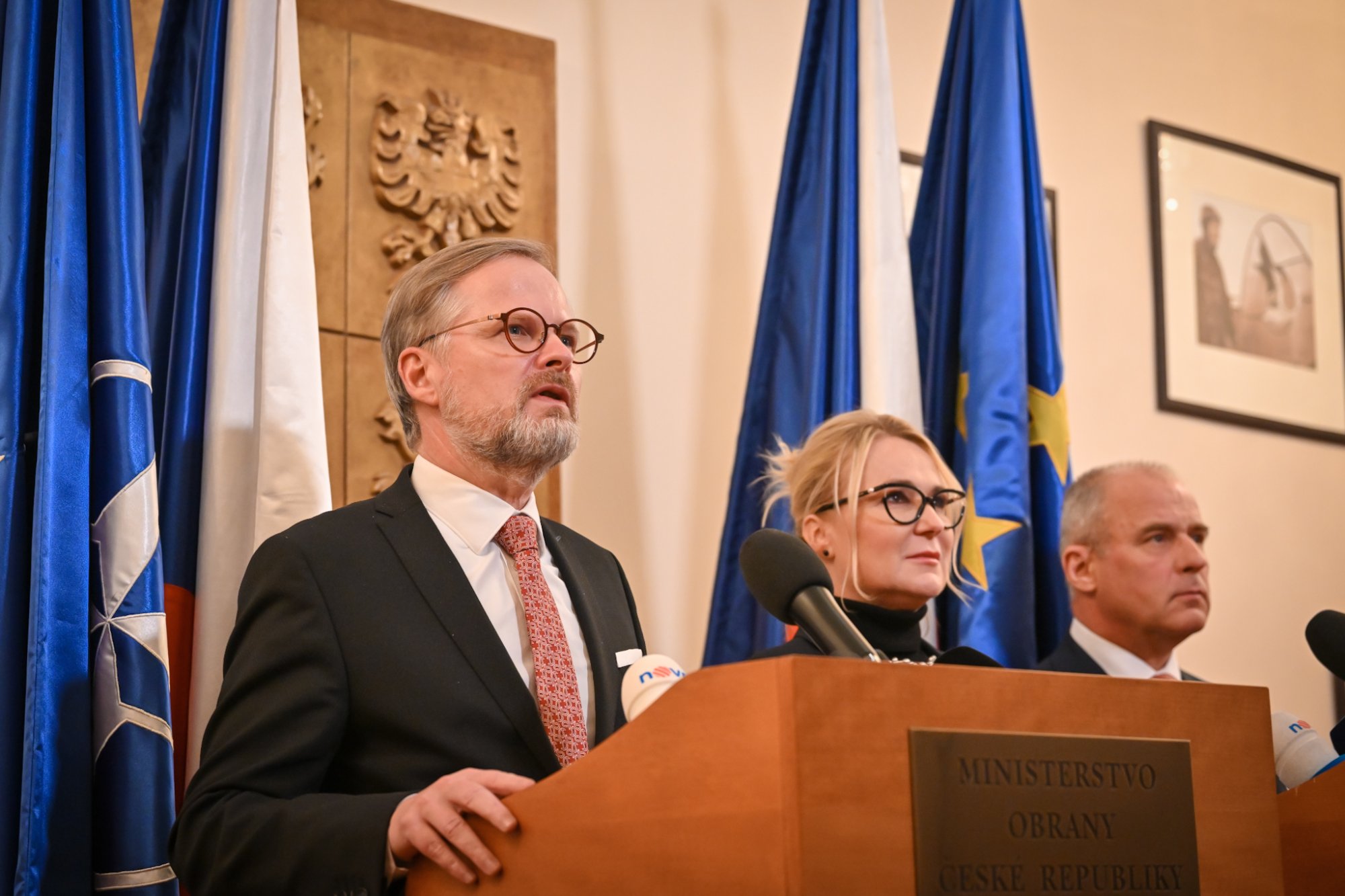 Premiér Fiala navštívil Vojenské zpravodajství