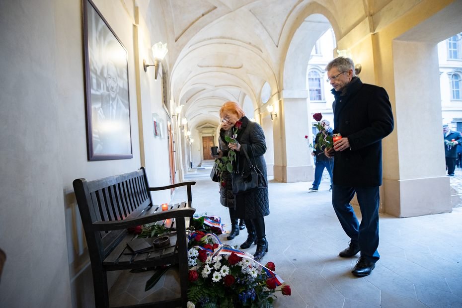 „Slušnost není slabost“: Občanští demokraté si pietními akty v Senátu připomínají výročí úmrtí Jaroslava Kubery