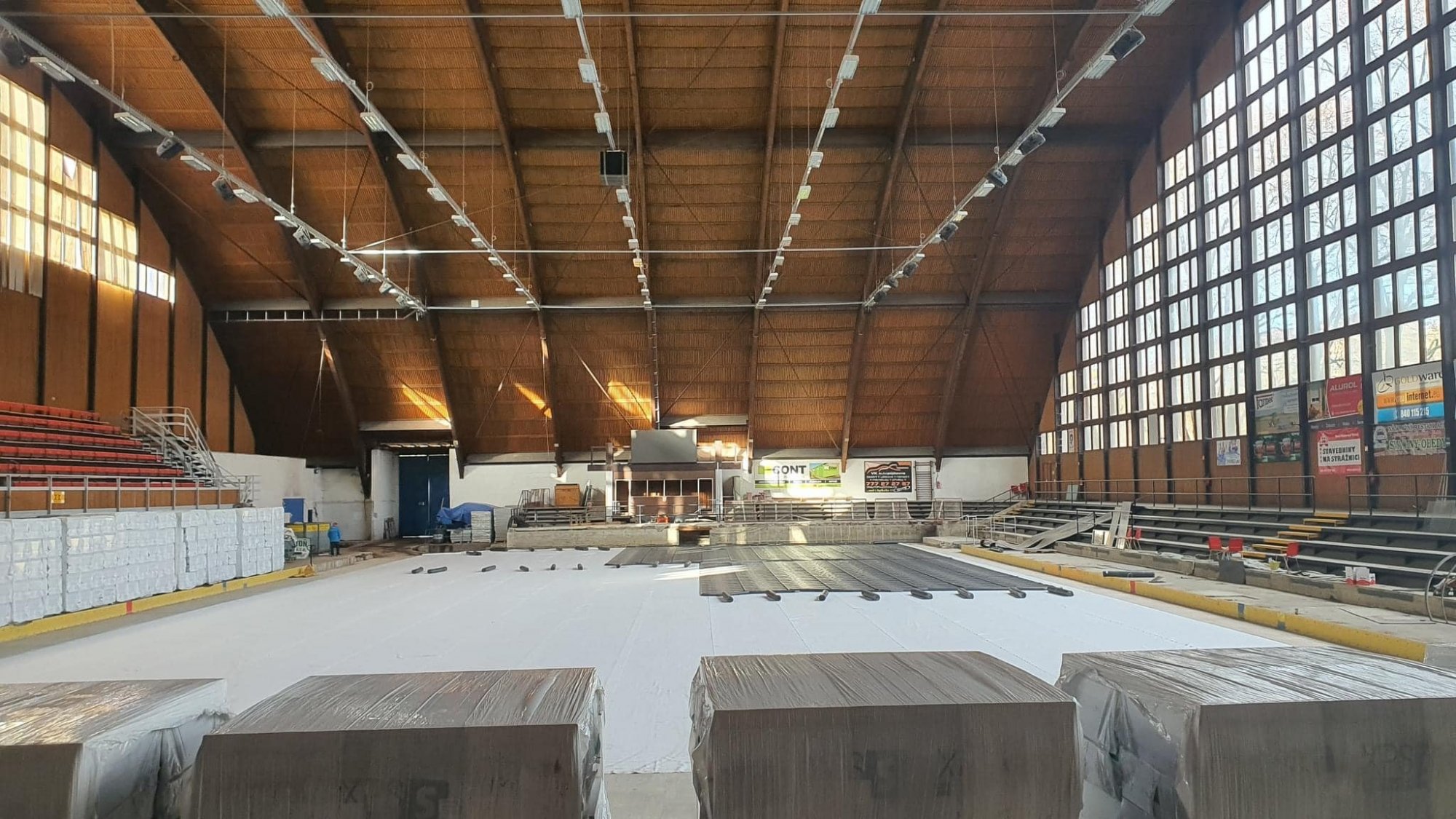 Rekonstrukce zimního stadionu probíhá podle plánu