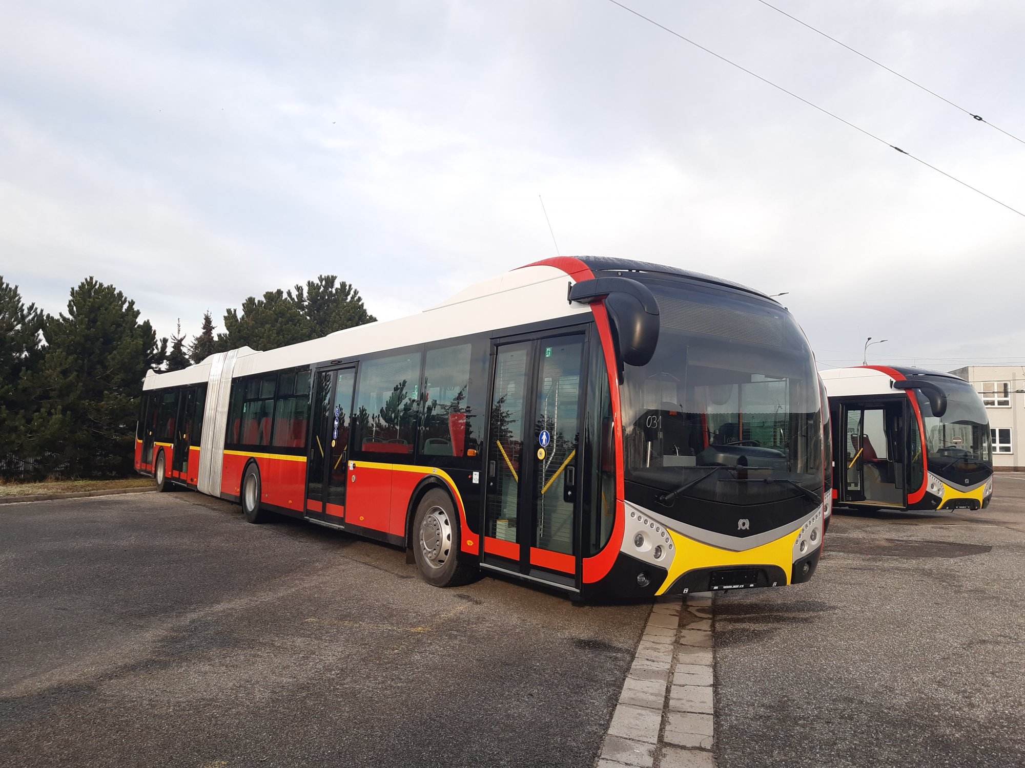 Po Hradci jezdí deset nových autobusů MHD