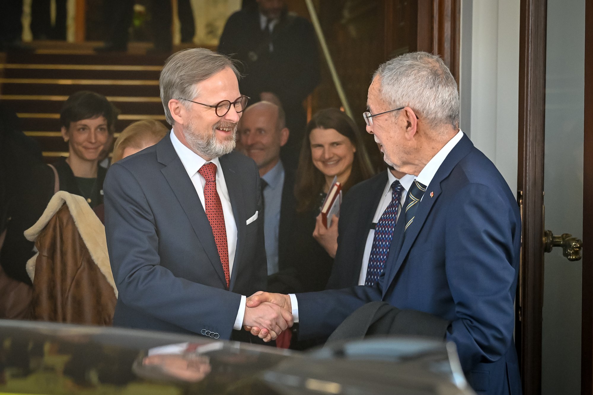 Premiér Fiala jednal s rakouským prezidentem Van der Bellenem o pomoci Ukrajině a hospodářské spolupráci