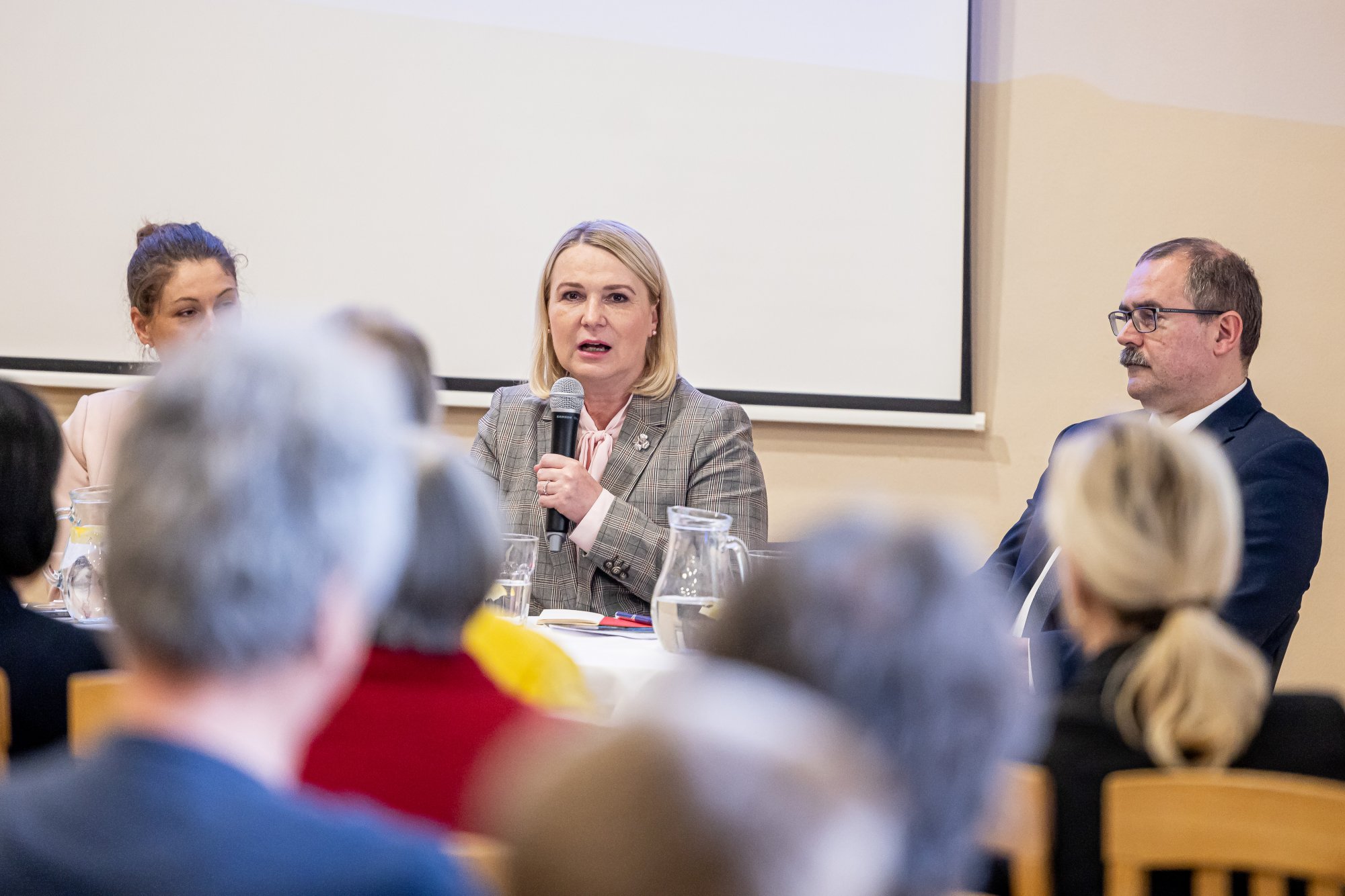 Projekt #Vysocinajenejvic v Jihlavě důstojně otevřeli ministryně obrany Jana Černochová s poslancem Pavlem Žáčkem, s občany debatovali o otázkách obrany a bezpečnosti země i Evropy