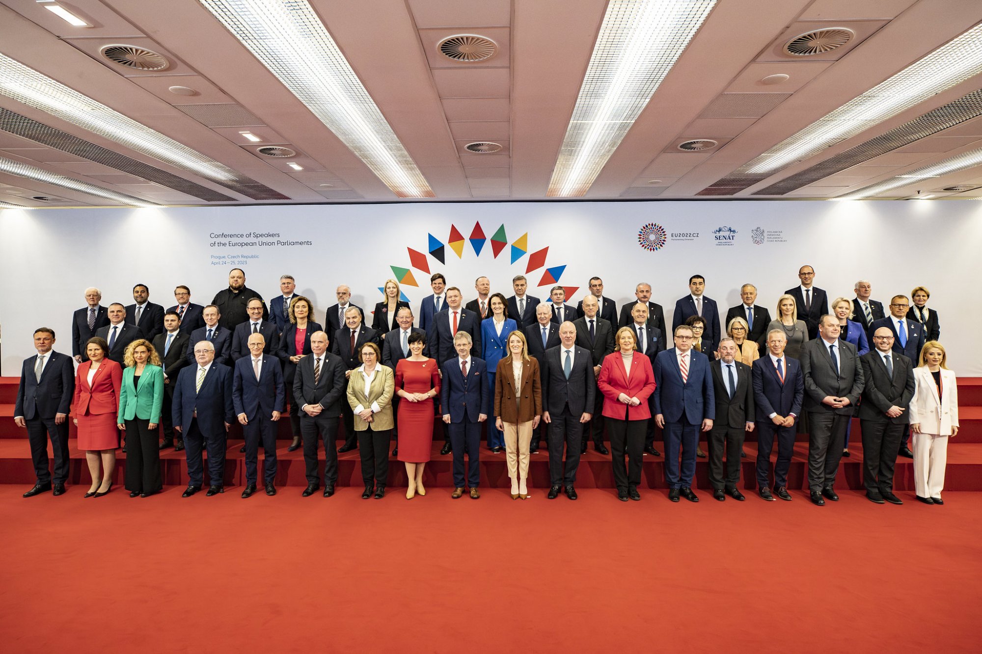 Praha hostí 52 zahraničních parlamentních delegací: Hlavním tématem prvního dne konference byla ruská agrese na Ukrajině