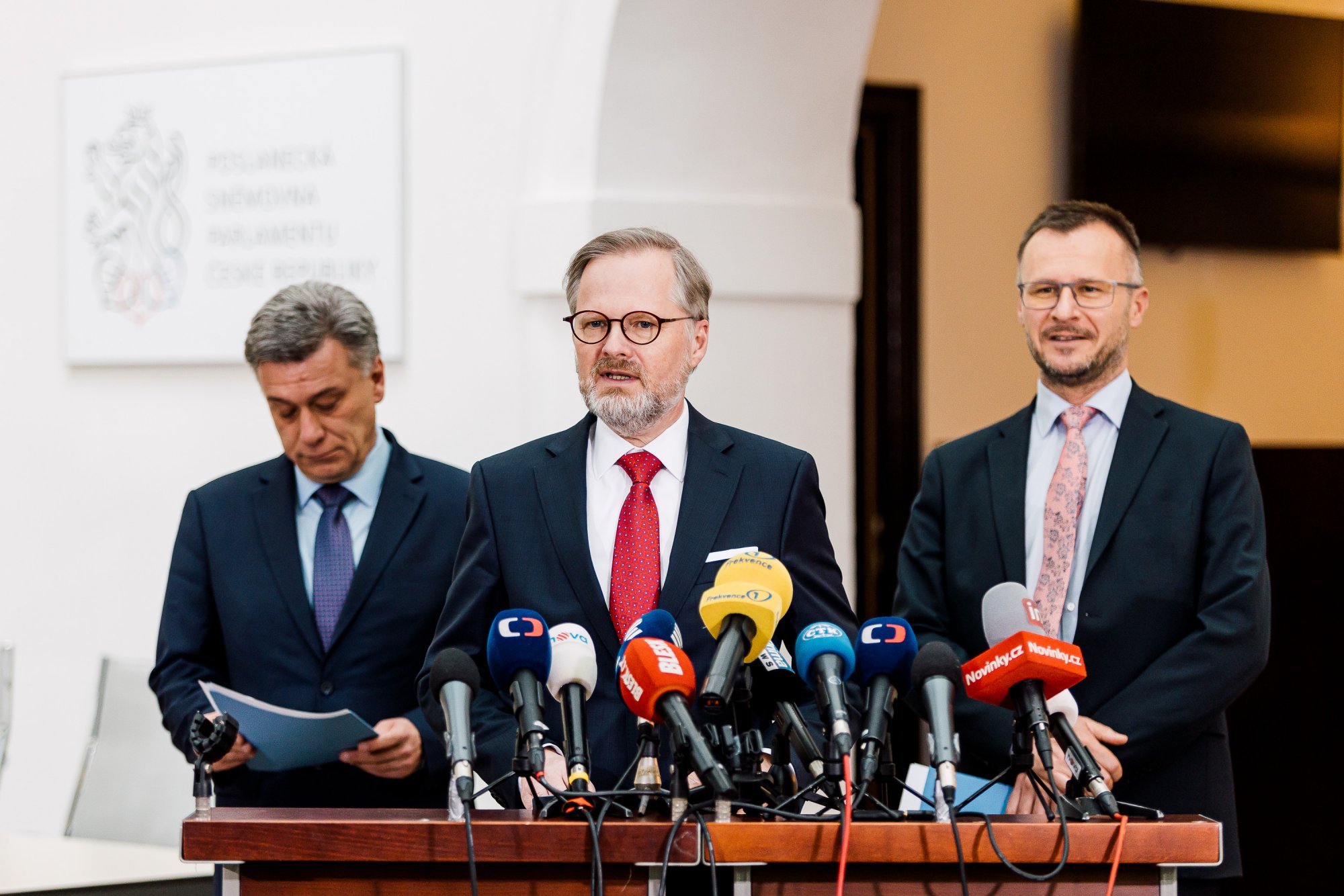 Vláda schválila projekt elektronických dokladů a novou koncepci pro boj se suchem a zrušila bezplatné využívání některých objektů Ruskem