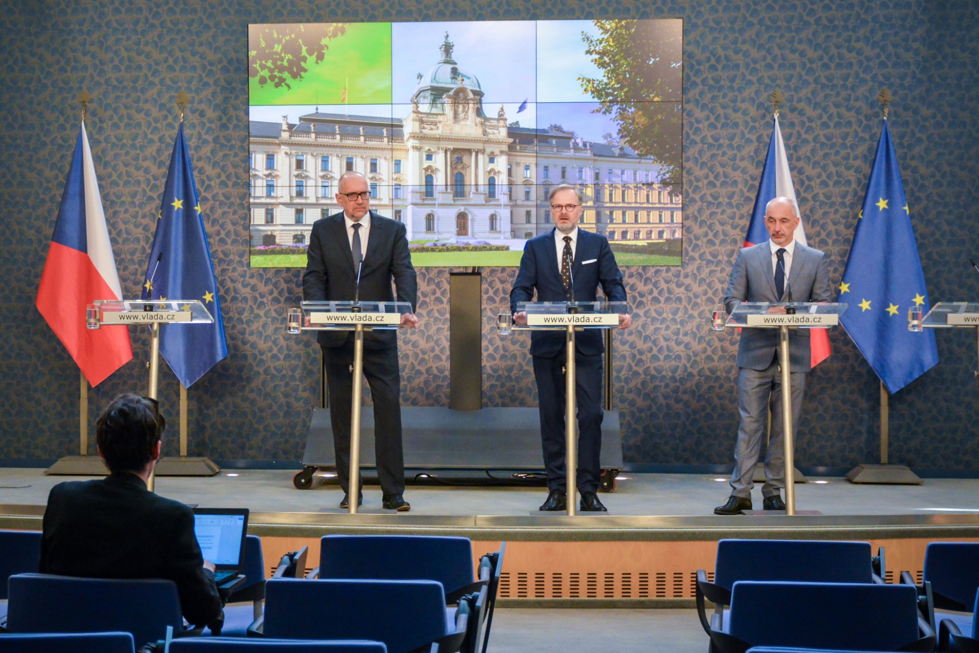Premiér Petr Fiala, ministr školství a zástupci krajů našli způsob, jak navýšit kapacity středních škol