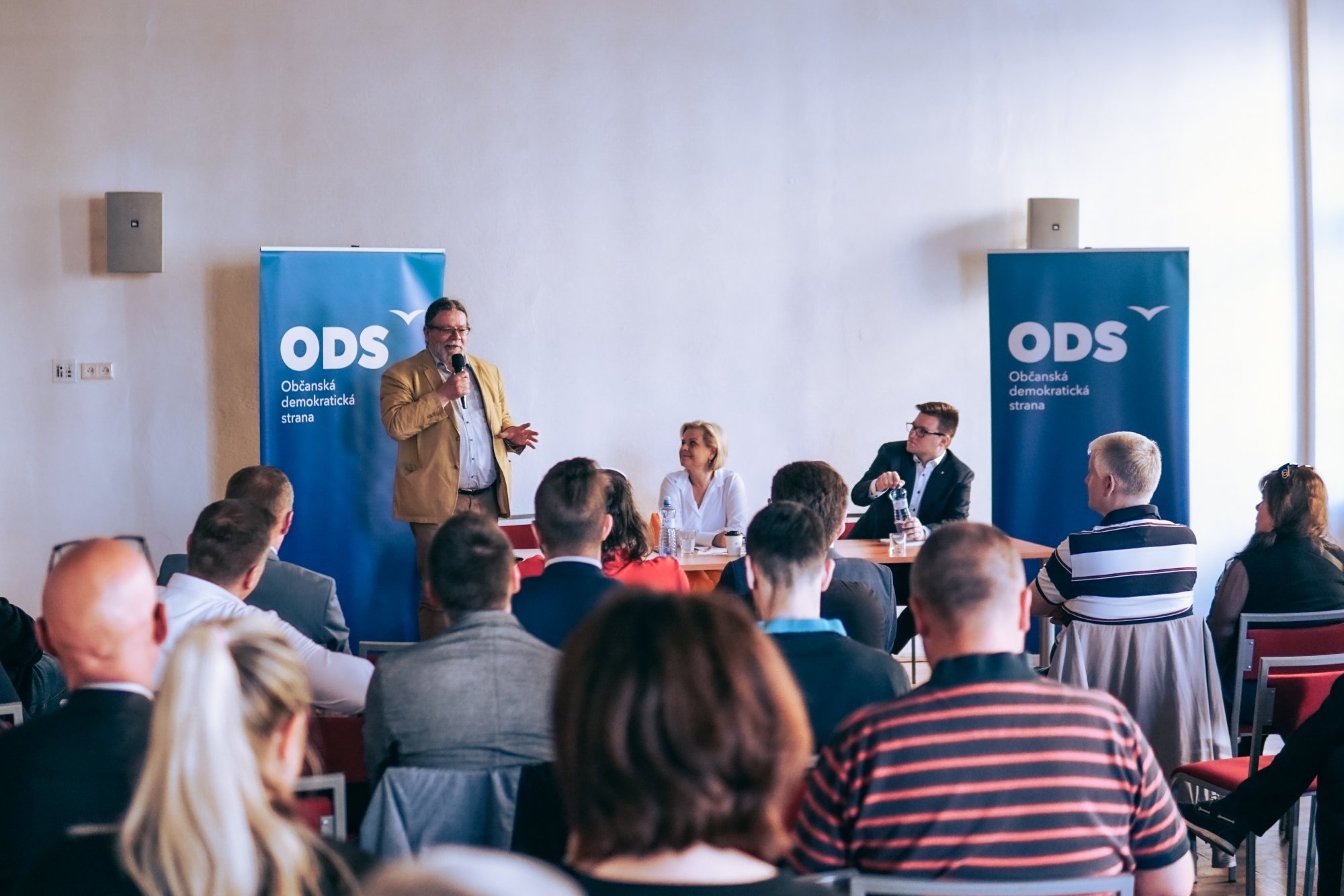 ODS blíž k vám: Europoslanci v Olomouci navázali na výjezdy do krajů, ve vůni tvarůžků otevřeně diskutovali s podnikateli v průmyslu i místními občany