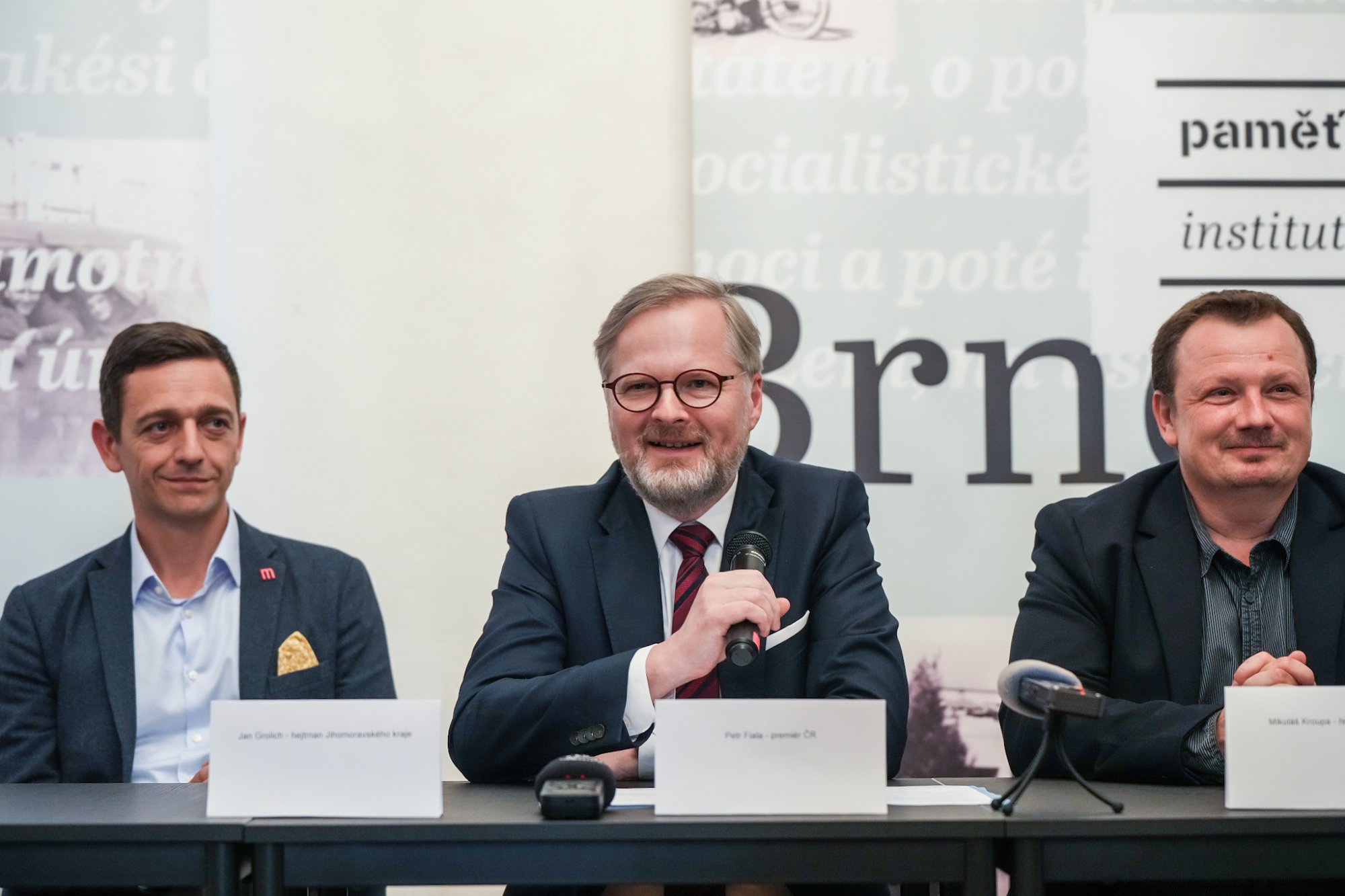 Premiér Fiala se v Brně zúčastnil slavnostního podpisu smlouvy, předal ceny v rámci esejistické soutěže a zahájil interaktivní výstavu