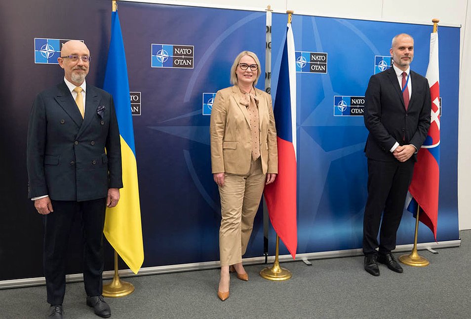 ČR, SR a Ukrajina budou spolupracovat při pořizování a provozování pásových bojových vozidel pěchoty