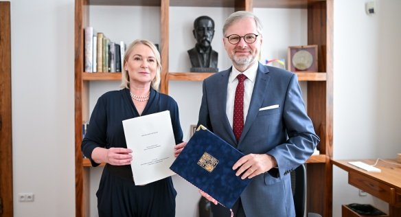 Premiér podepsal česko-americkou smlouvu o obraně, završil tím ratifikační proces