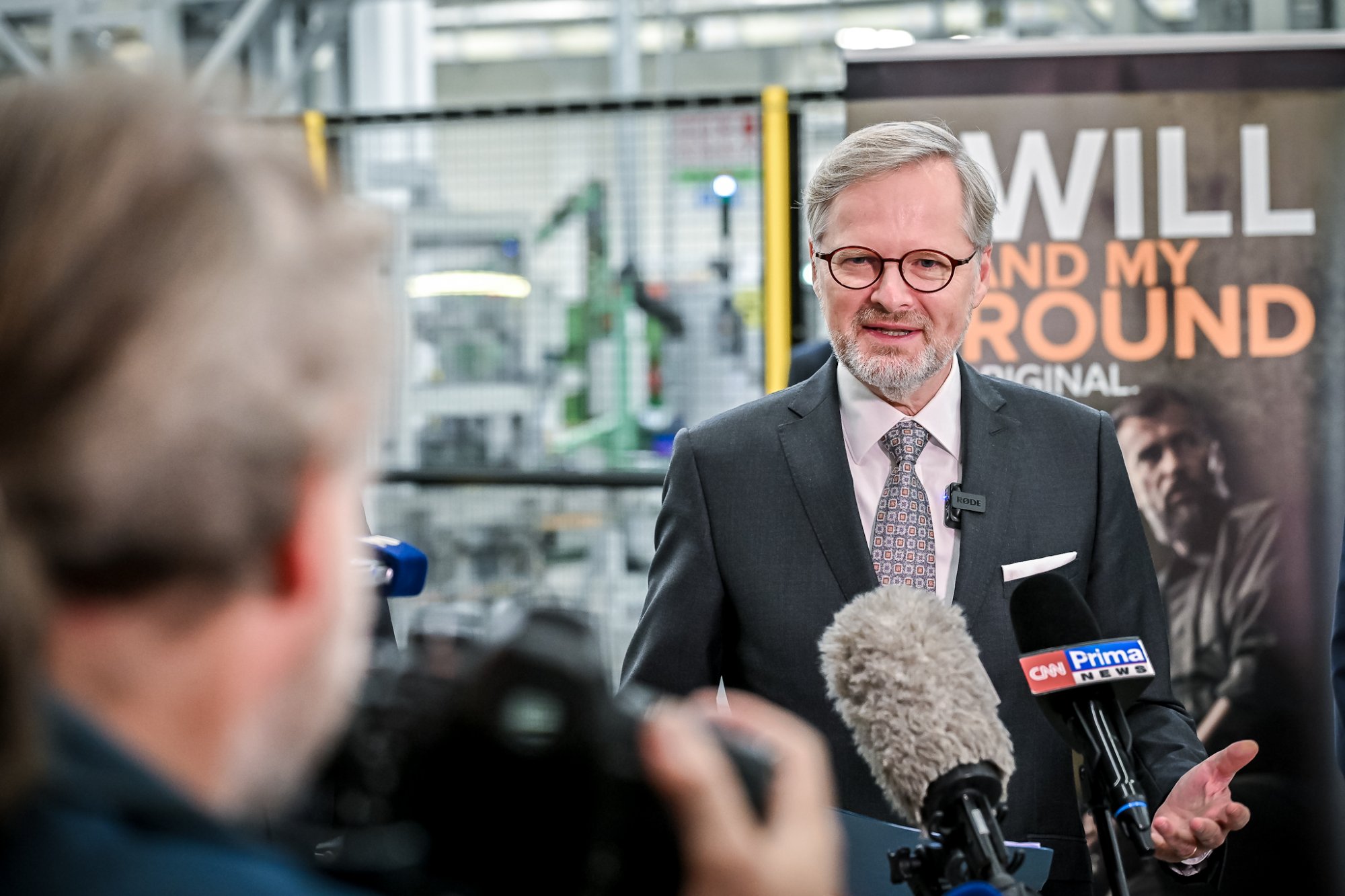 Premiér Fiala navštívil výrobce Sellier & Bellot a jednal se zbrojaři o podpoře exportu