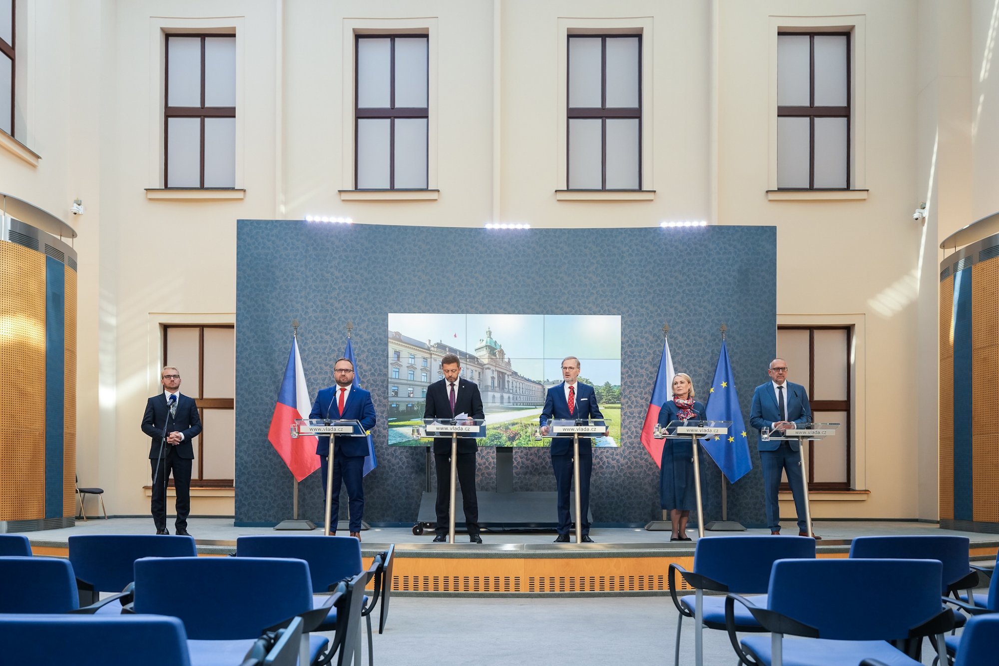 Vláda schválila novou obrannou strategii státu a schválila zavedení preventivní dočasné ochrany hranic se Slovenskem