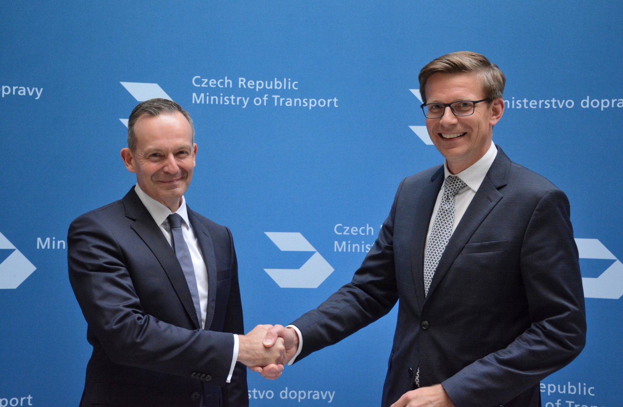 Železniční spojení mezi Českem a Německem se zlepší. Ministři podepsali společné memorandum