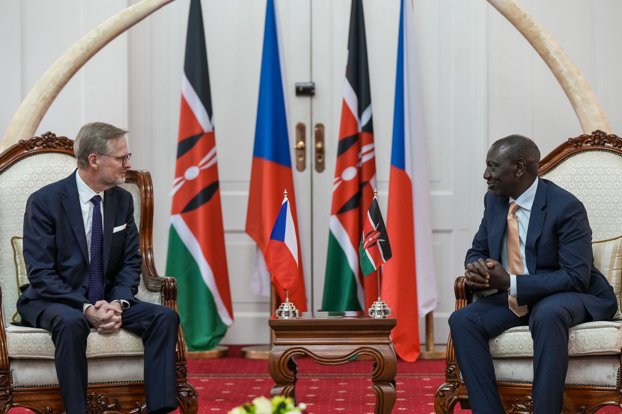 Premiér Fiala v Keni podpořil české exportéry a jednal s prezidentem Rutem o obranné a obchodní spolupráci