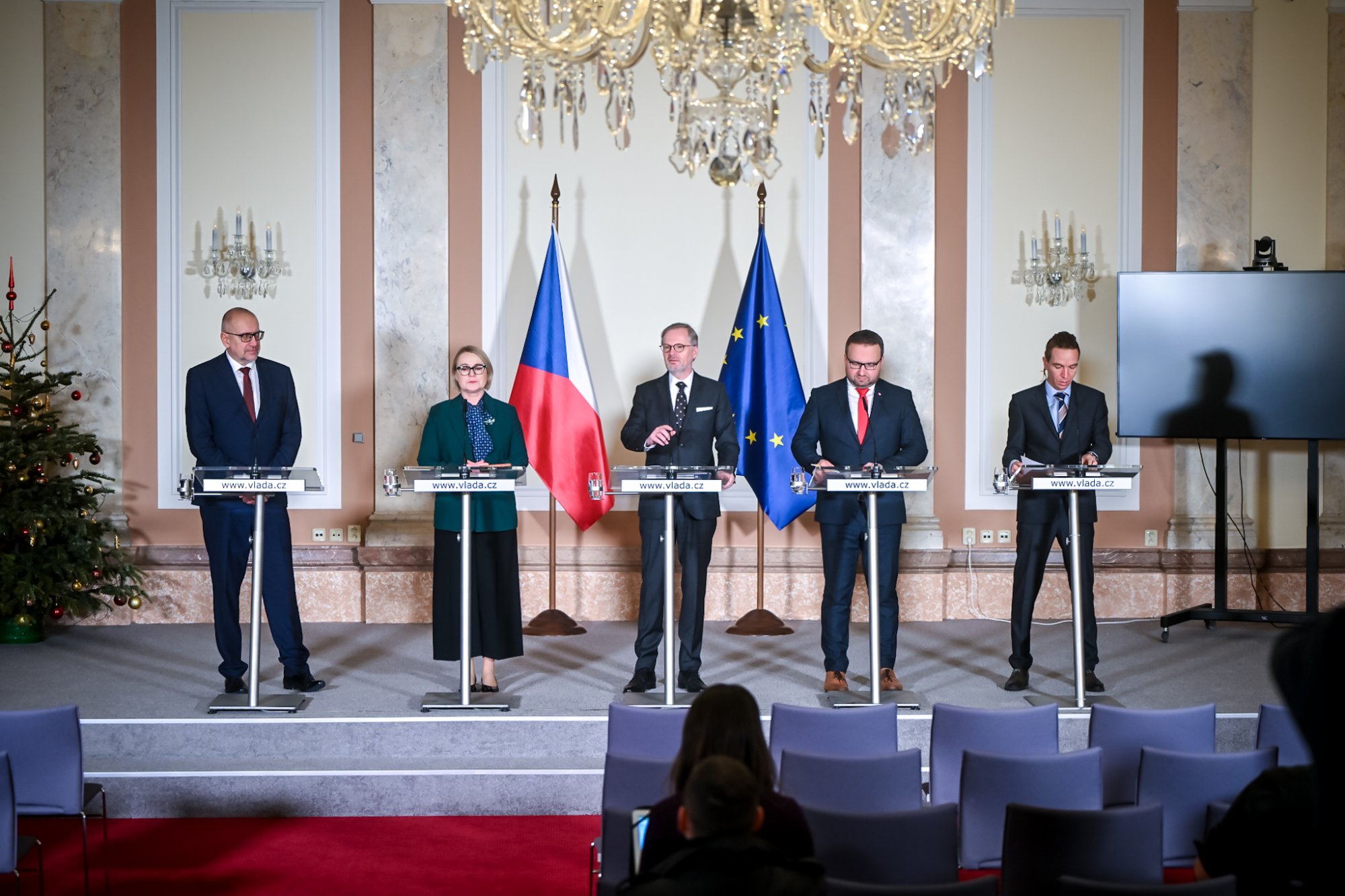 Vláda navrhla pravidla, jak zaručit důstojné důchody účastníkům protikomunistického odboje, a schválila koncepci rozvoje školství do roku 2027