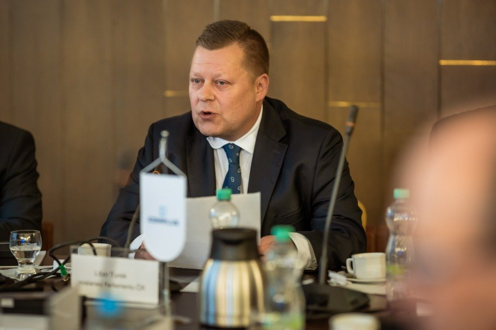 Poslanec Turek uspořádal kulatý stůl na téma 5G sítí. Zdůraznil jejich přínos v rychle se rozvíjejícím sektoru telekomunikací