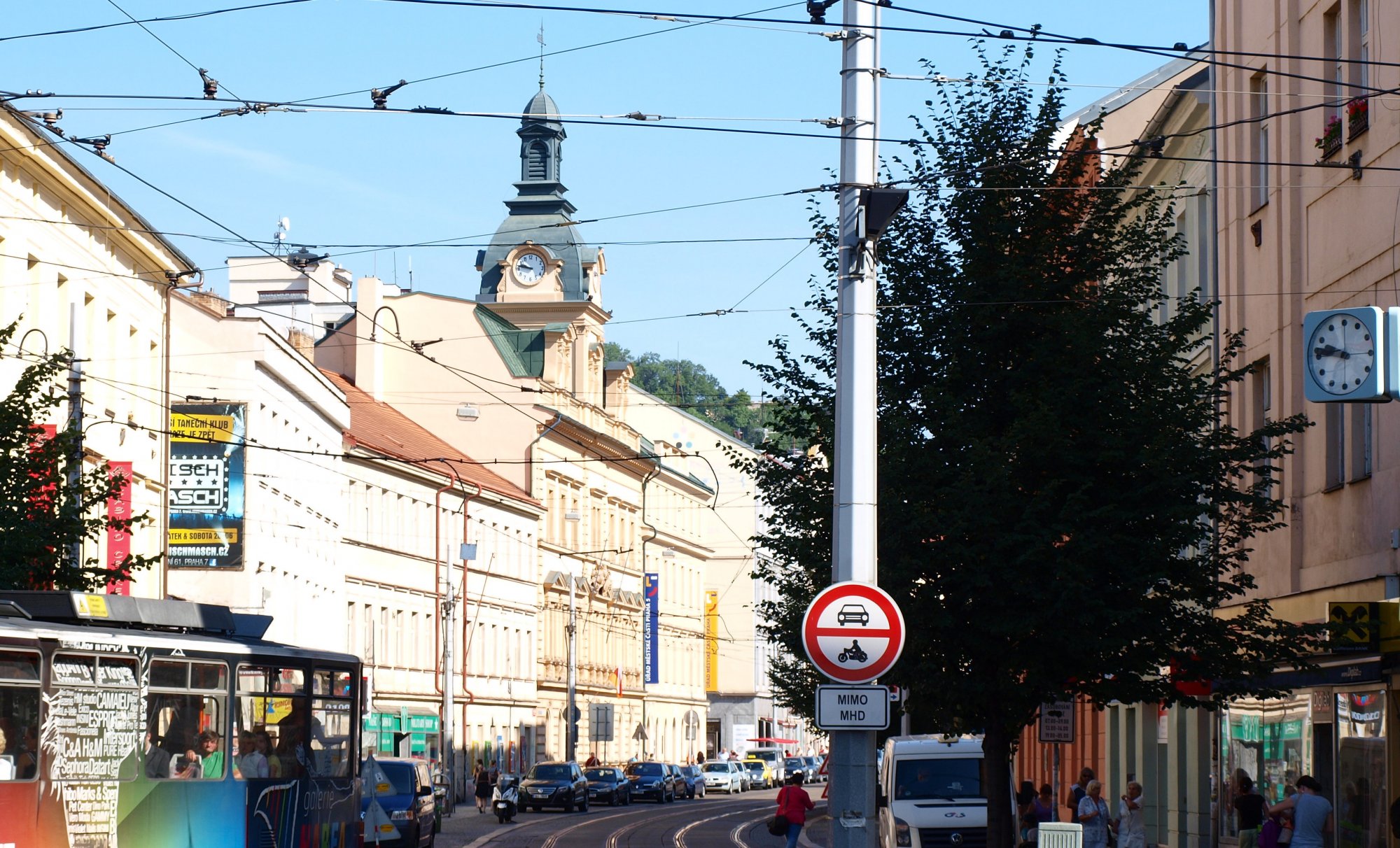 Praha 5 mlčí k podivnému stěhování člena koalice