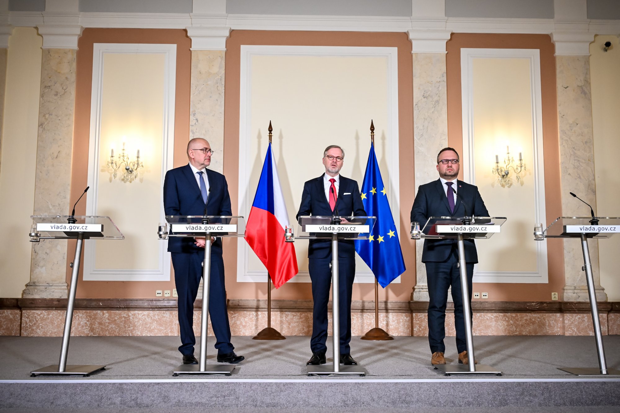 Vláda rozšířila sankční seznam a připravila novelu zákona o vysokých školách, která má především pomoci doktorandům