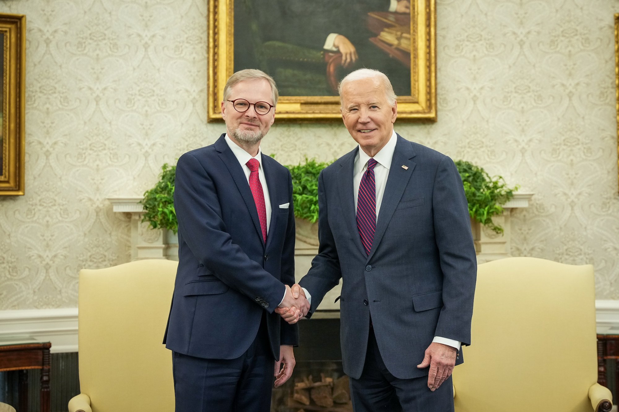 Premiér Fiala jednal v Bílém domě s prezidentem USA Bidenem. Řešili strategickou, obrannou a ekonomickou spolupráci, energetiku a bezpečnostní situaci ve světě