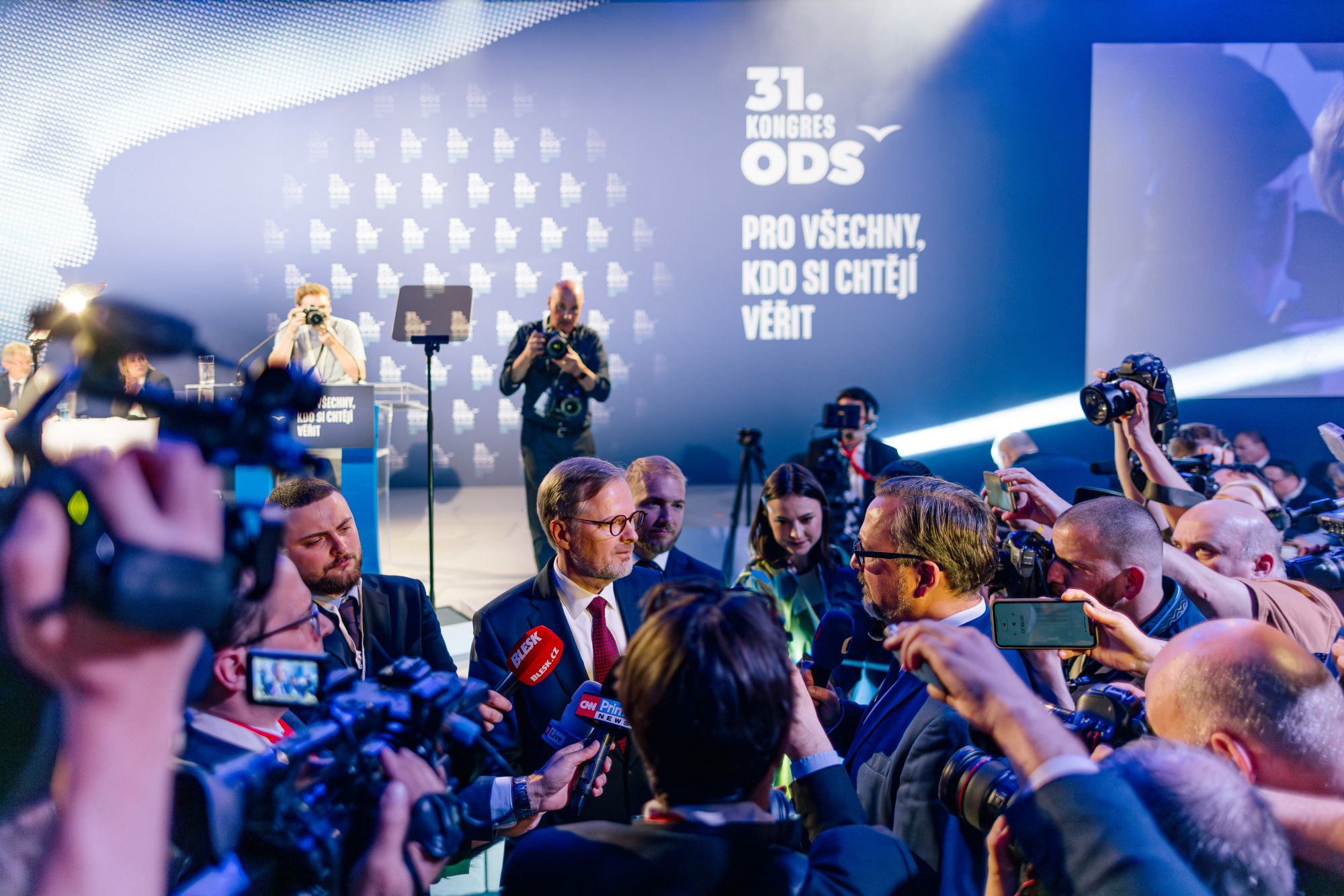 iDNES.cz: Lidé jsou unavení, zaslouží si dobré zprávy, řekl po znovuzvolení Petr Fiala
